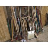 Large quantity of outdoor garden tools incl. forks, spades, shovels, rakes, shears etc.