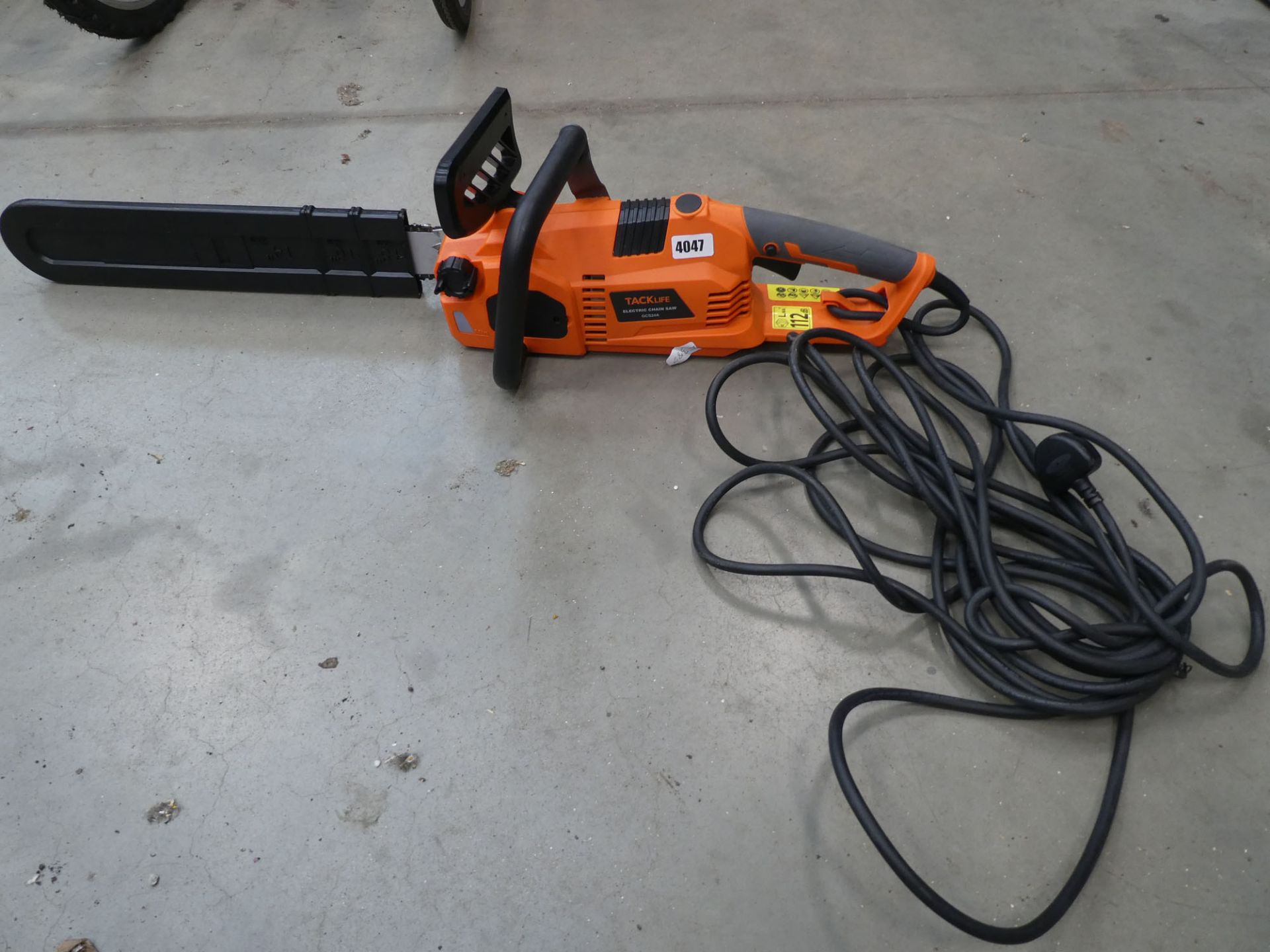 Tacklife electric chainsaw