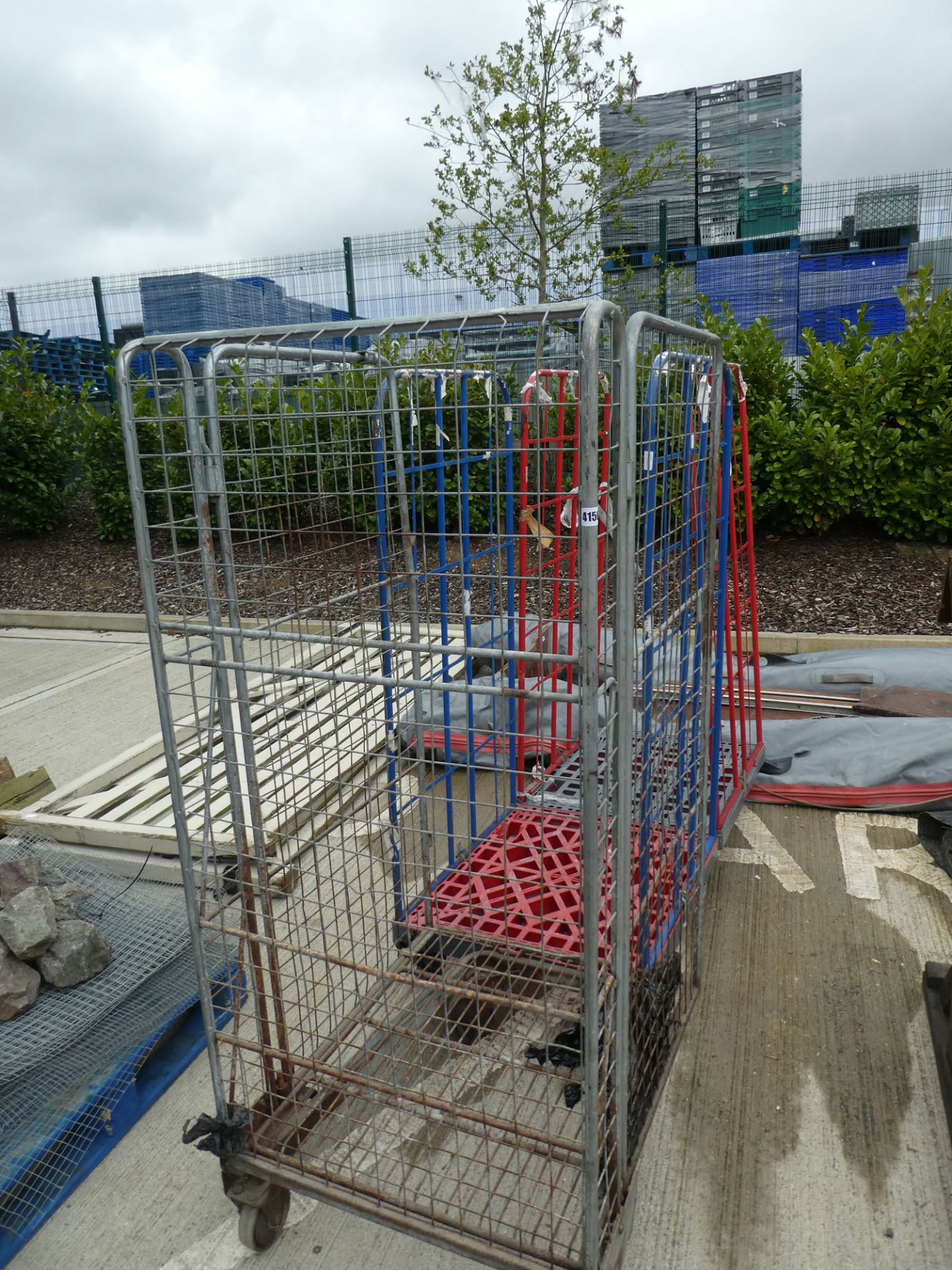 3 metal fold up cages