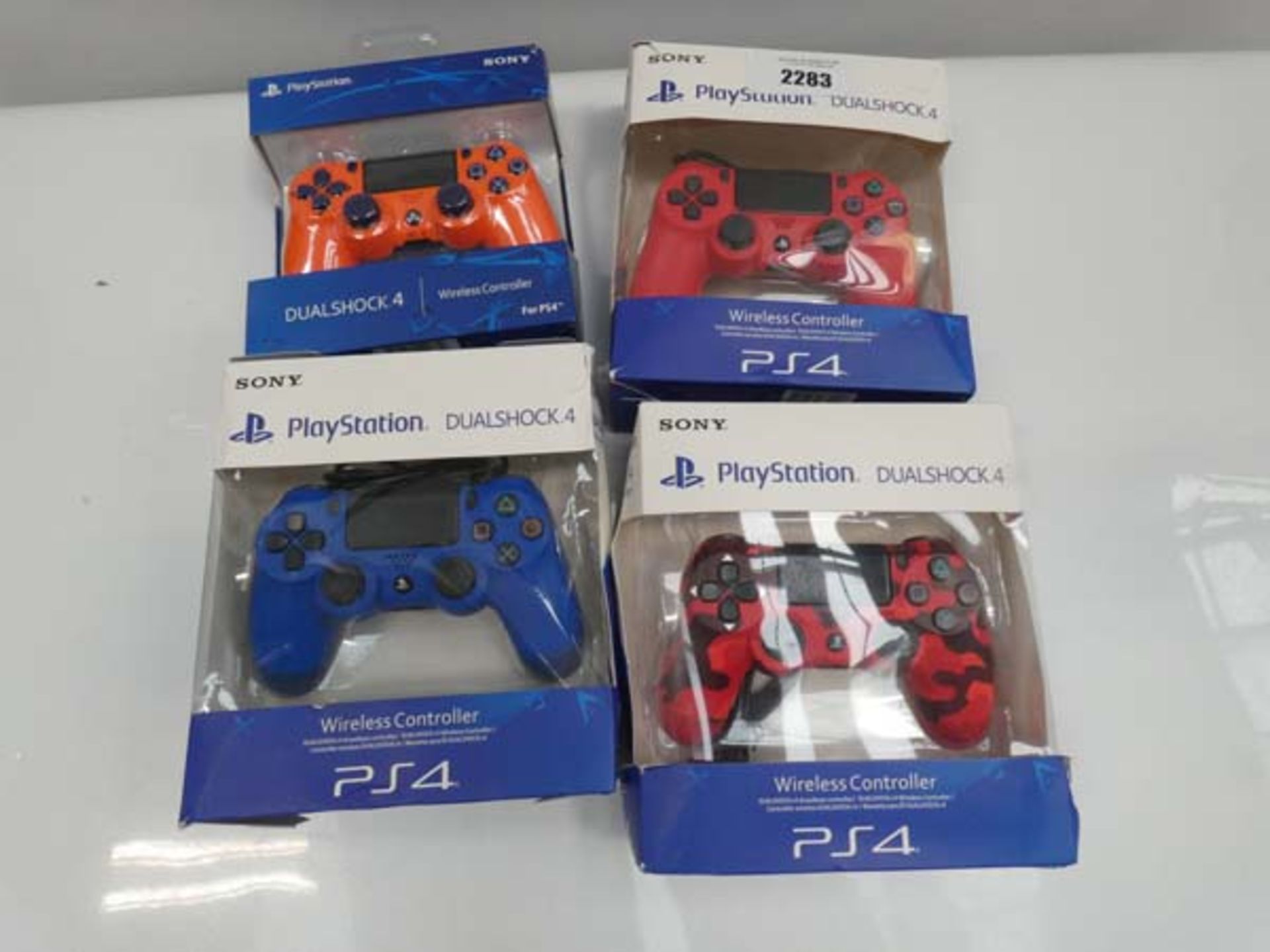 4x PS4 Dualshock 4 controllers