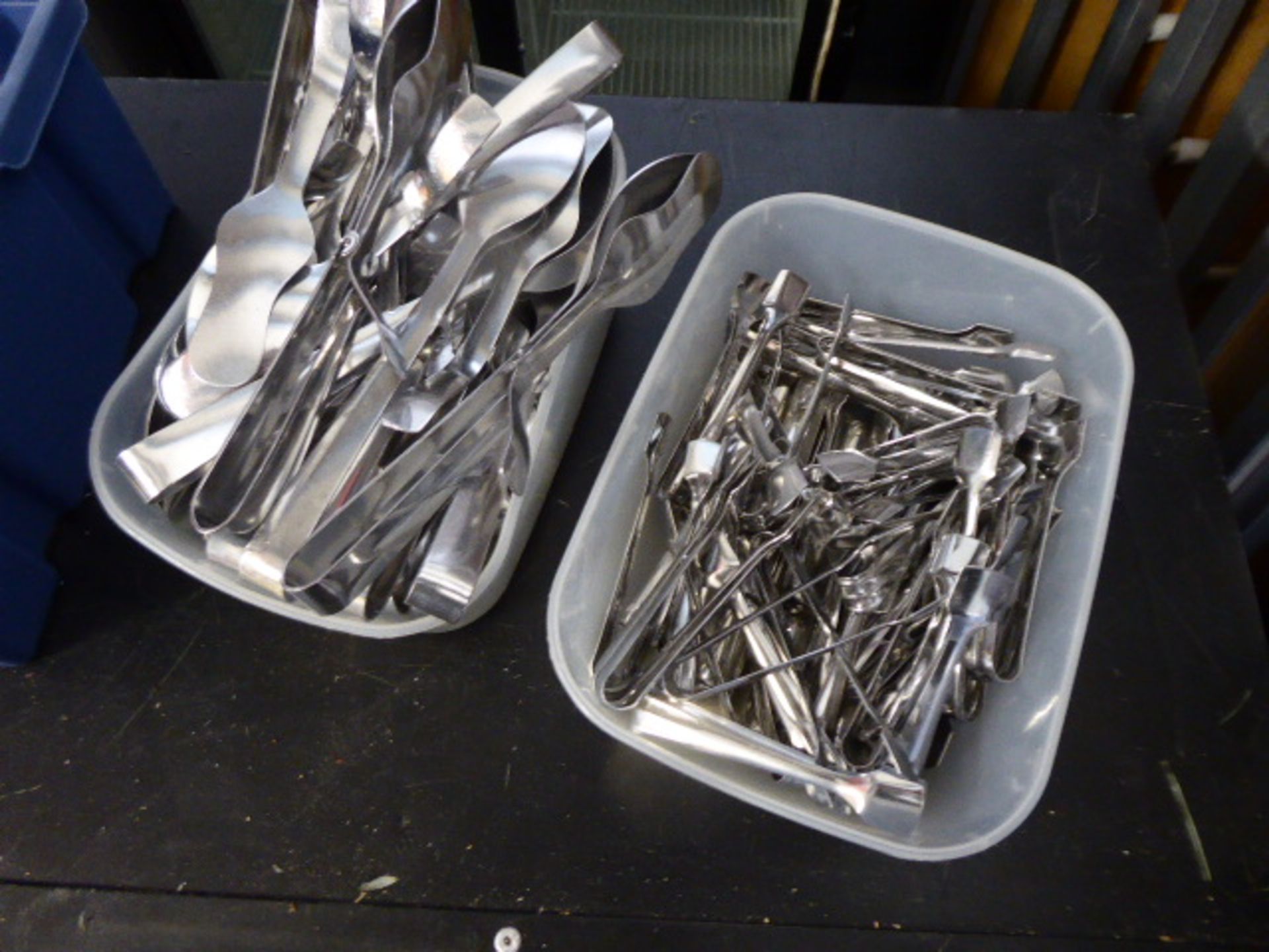 4 trays of stainless steel serving tongs, sugars and bar paraphernalia including cork screws and ice - Image 2 of 3