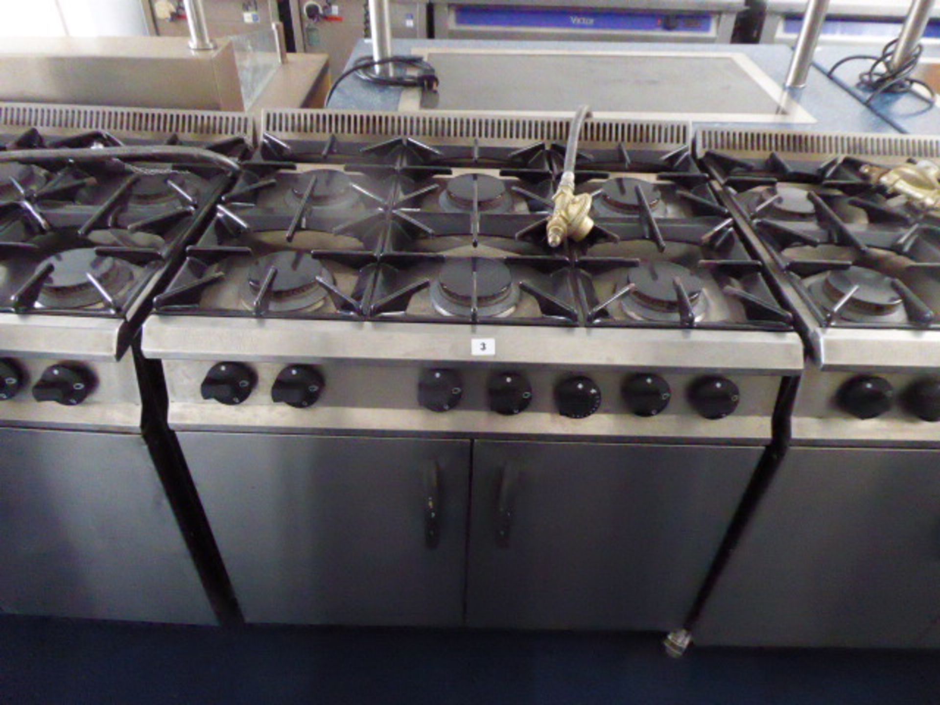 90cm LPG Moorwood Vulcan 6 burner cooker with double door oven under on castors