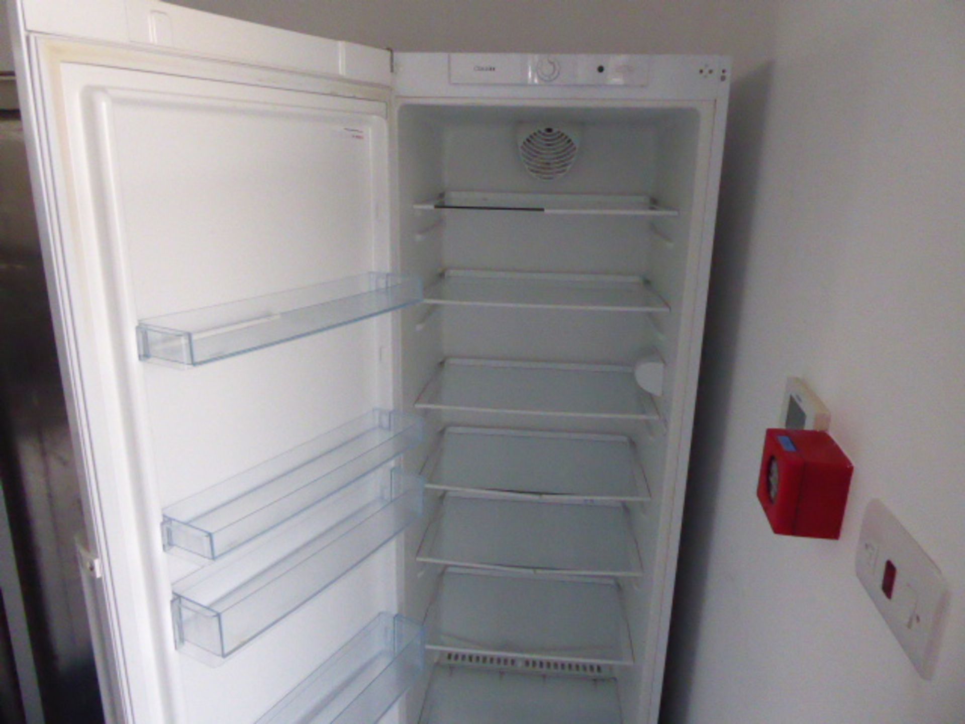 60cm Bosch domestic white fridge - Image 2 of 2