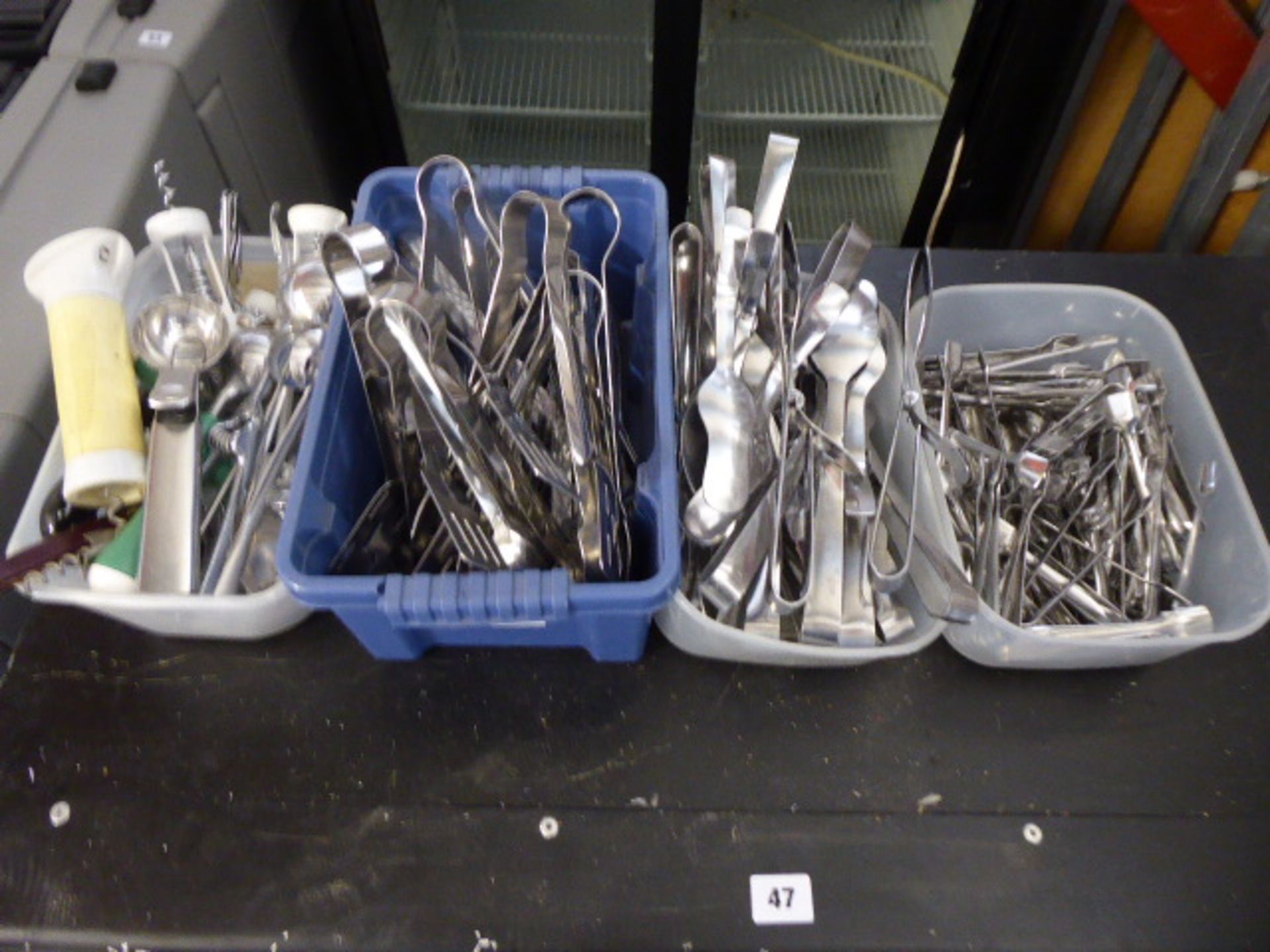 4 trays of stainless steel serving tongs, sugars and bar paraphernalia including cork screws and ice