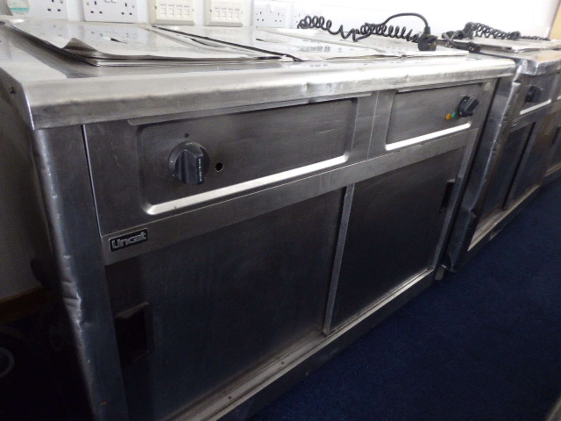 120cm electric Lincat mobile hot cabinet with wetwell bain marie and sliding cupboards under - Image 2 of 2