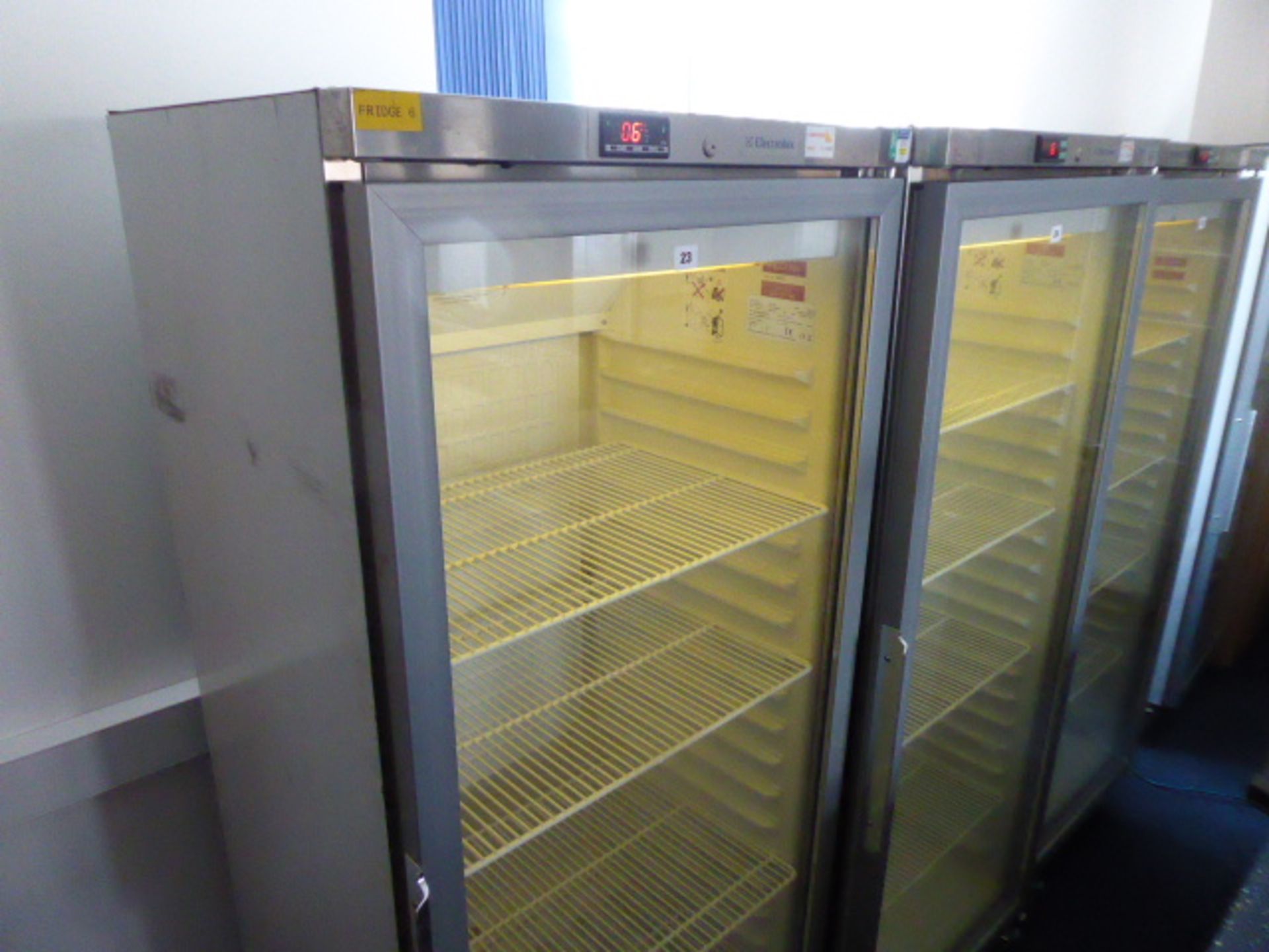 70cm Electrolux glass fronted display fridge on castors - Image 2 of 2