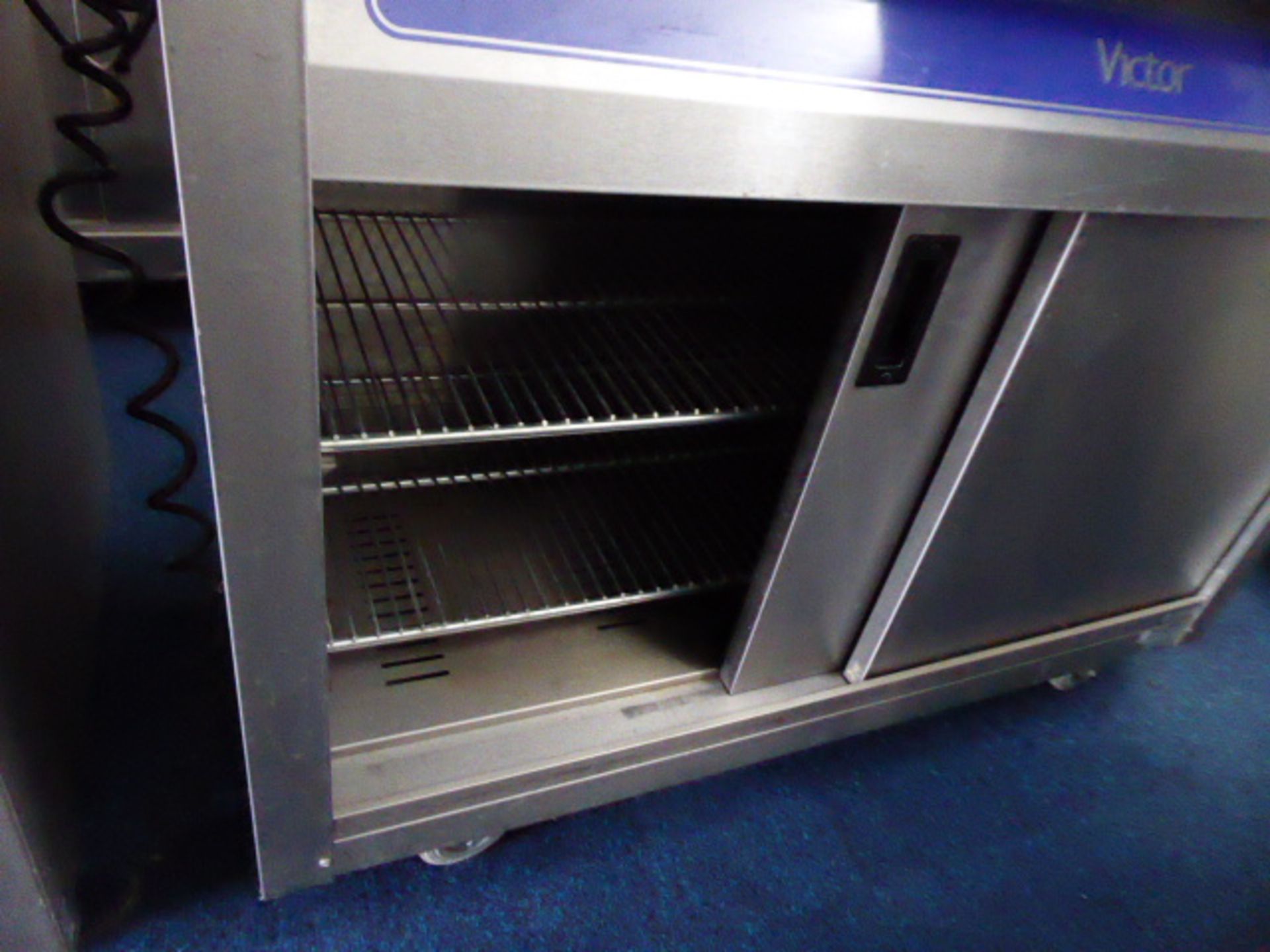 120cm electric Victor mobile hot cupboard with preparation top and sliding cupboards under - Image 4 of 6