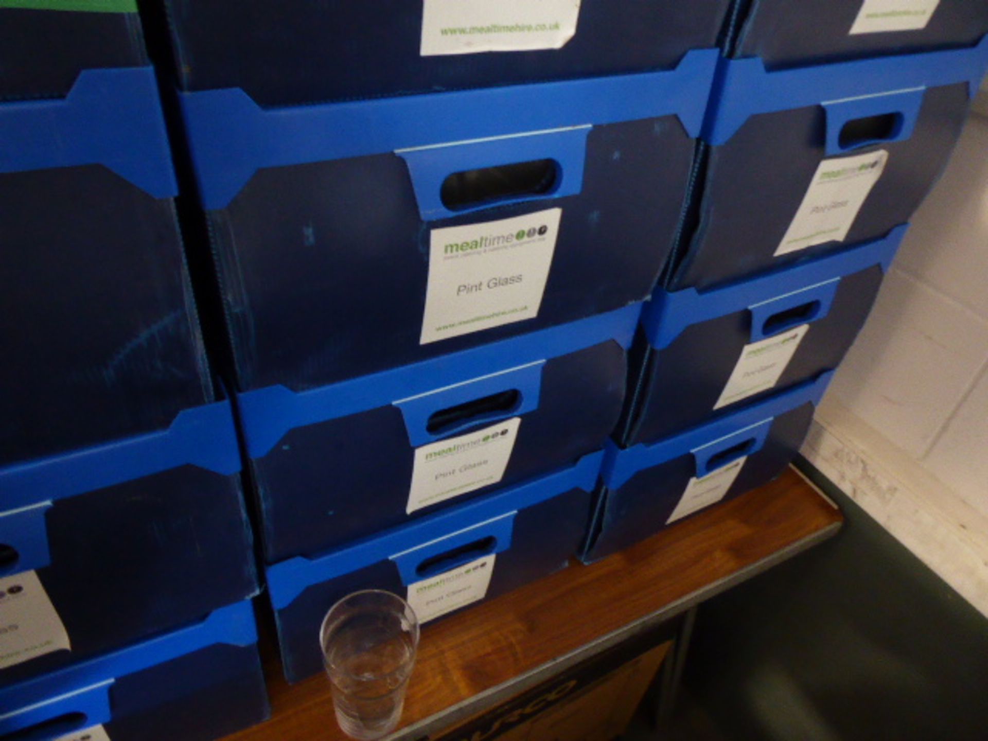 Stack of 6 plastic boxes containing approximately 90 pint glasses - Image 2 of 2