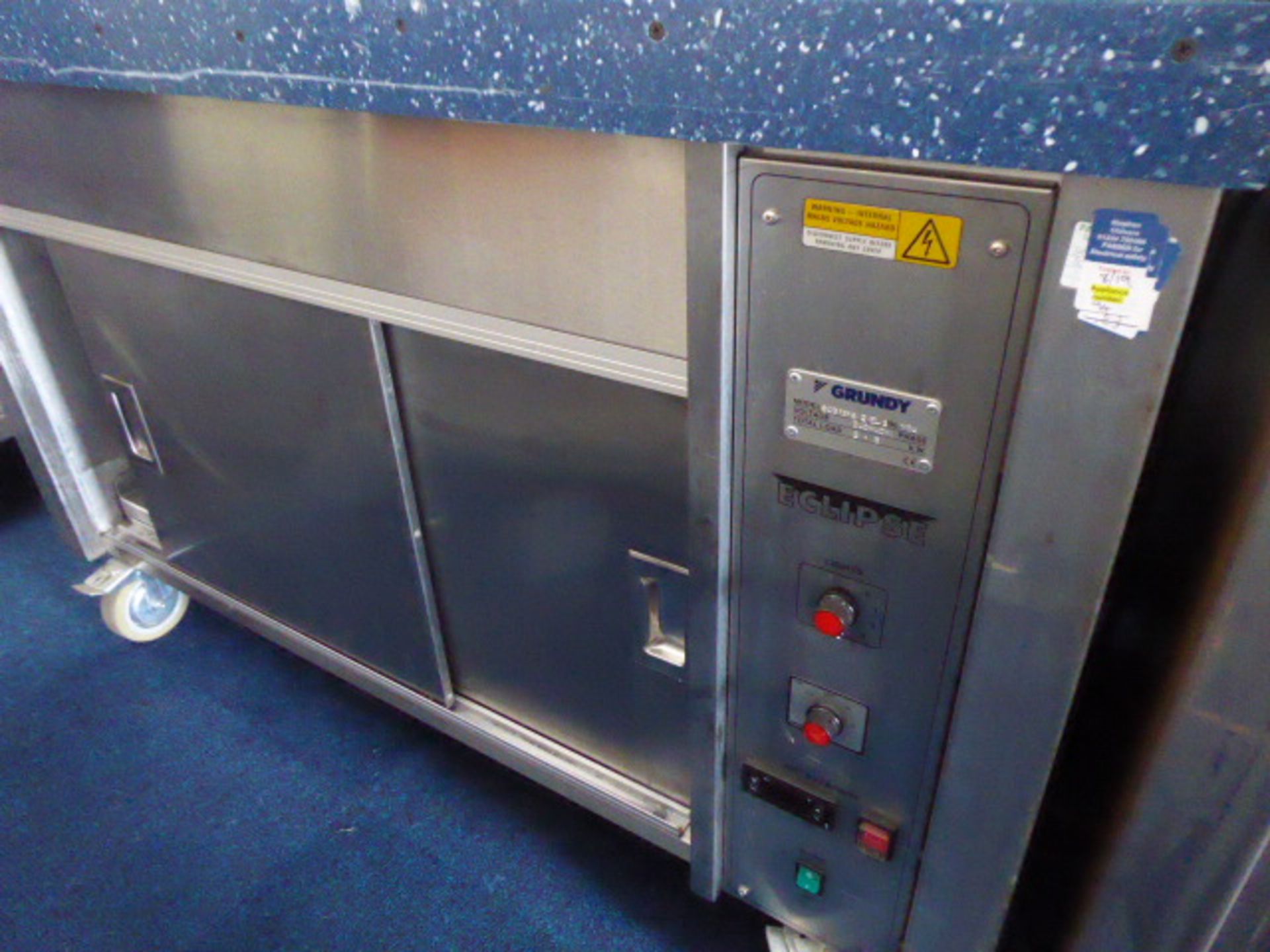 135cm electric Grundy Eclipse mobile heated servery with ceramic top and sliding cupboard under - Image 3 of 6