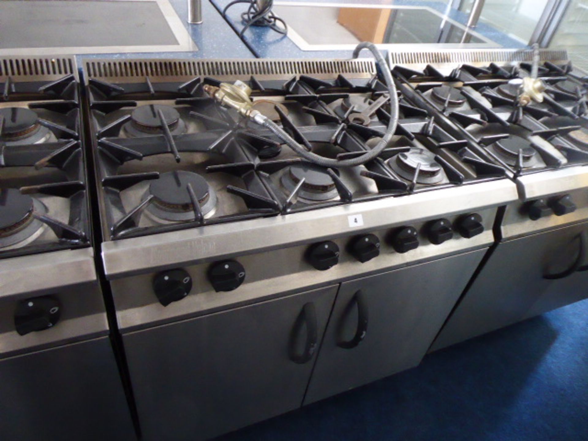 90cm LPG Moorwood Vulcan 6 burner cooker with double door oven under on castors