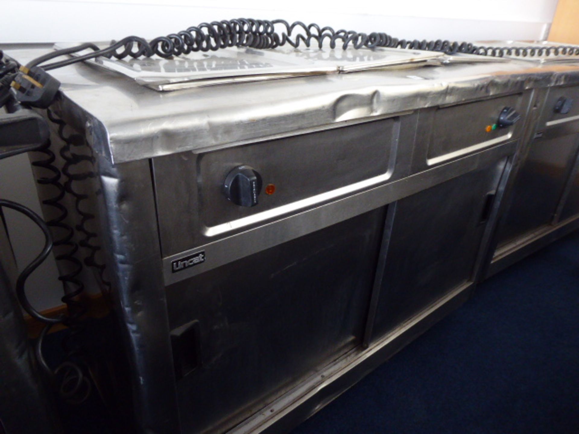 120cm electric Lincat mobile hot cabinet with wetwell bain marie and sliding cupboards under - Image 2 of 2