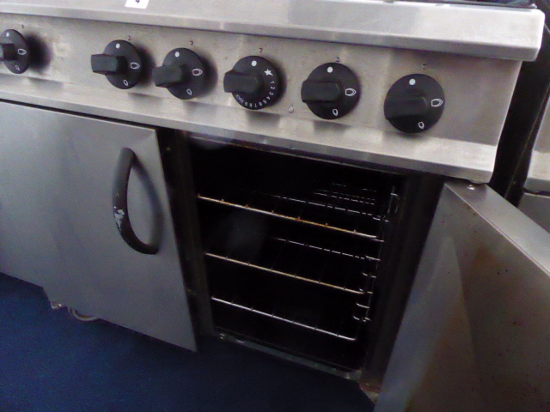 90cm LPG Moorwood Vulcan 6 burner cooker with double door oven under on castors - Image 3 of 3