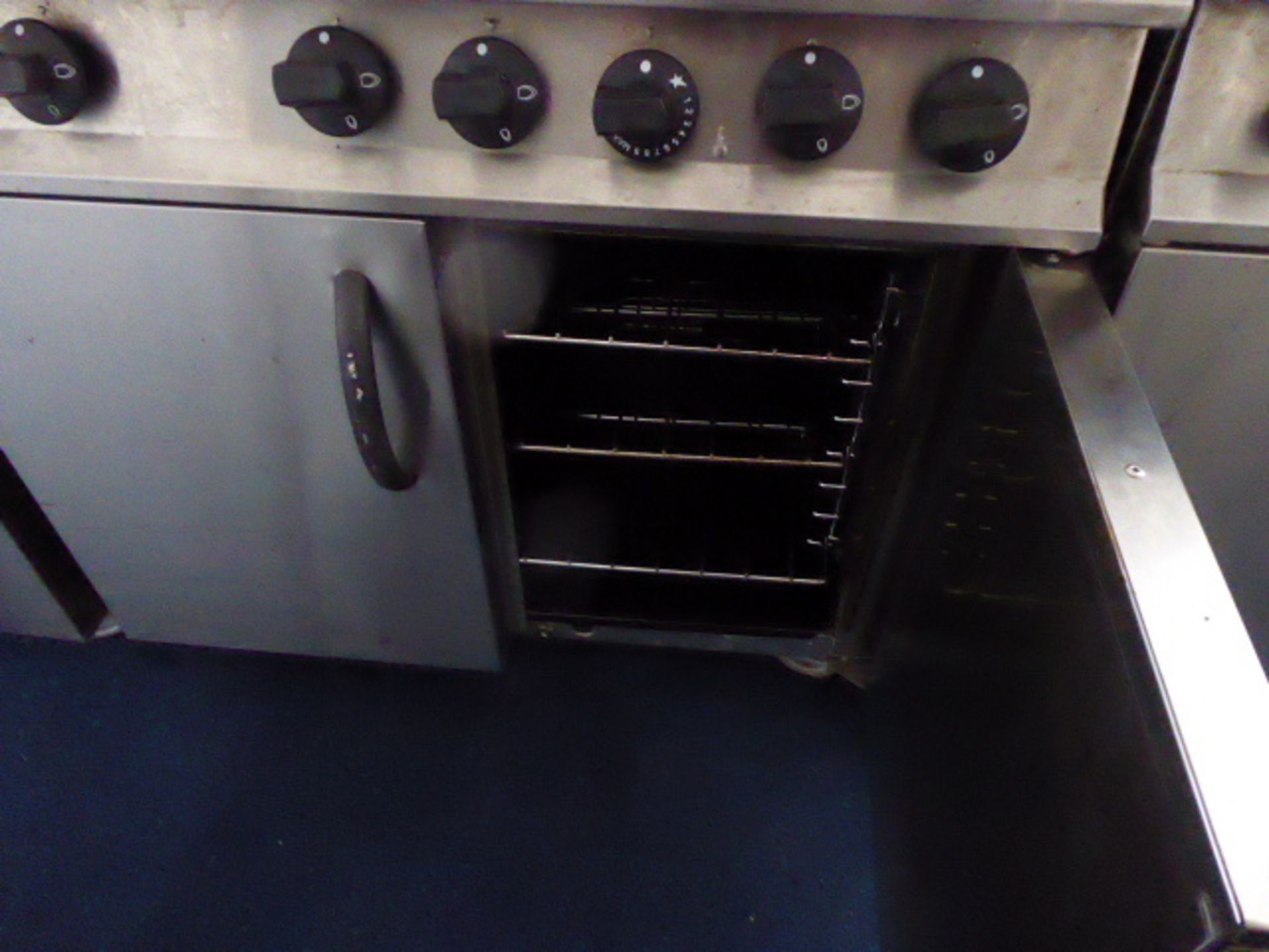 90cm LPG Moorwood Vulcan 6 burner cooker with double door oven under on castors - Image 3 of 3