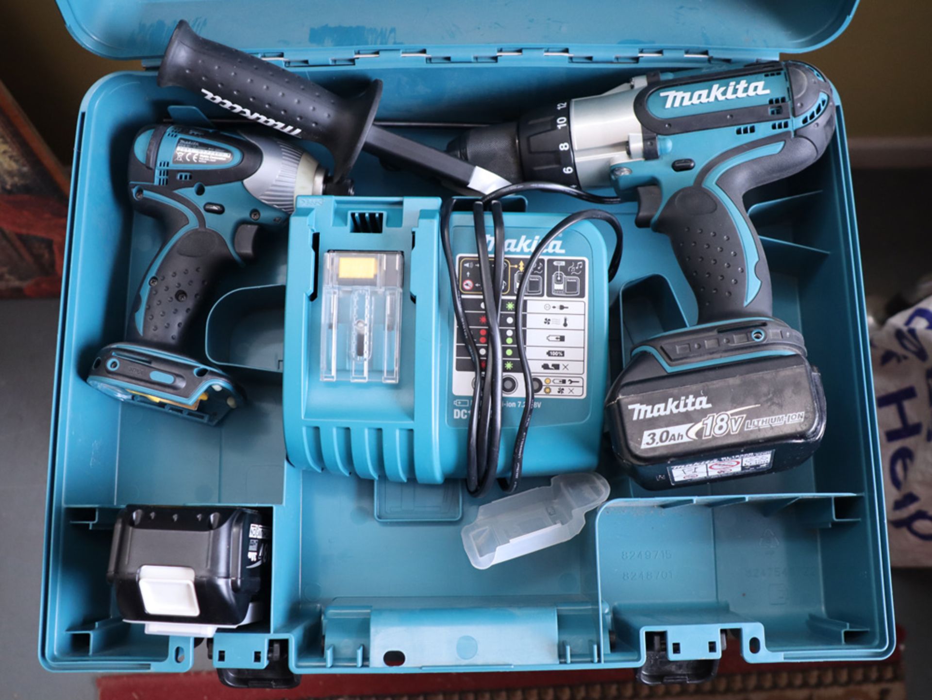 Makita BHP451 twin pack screw gun and impact driver with 2 batteries and charging station