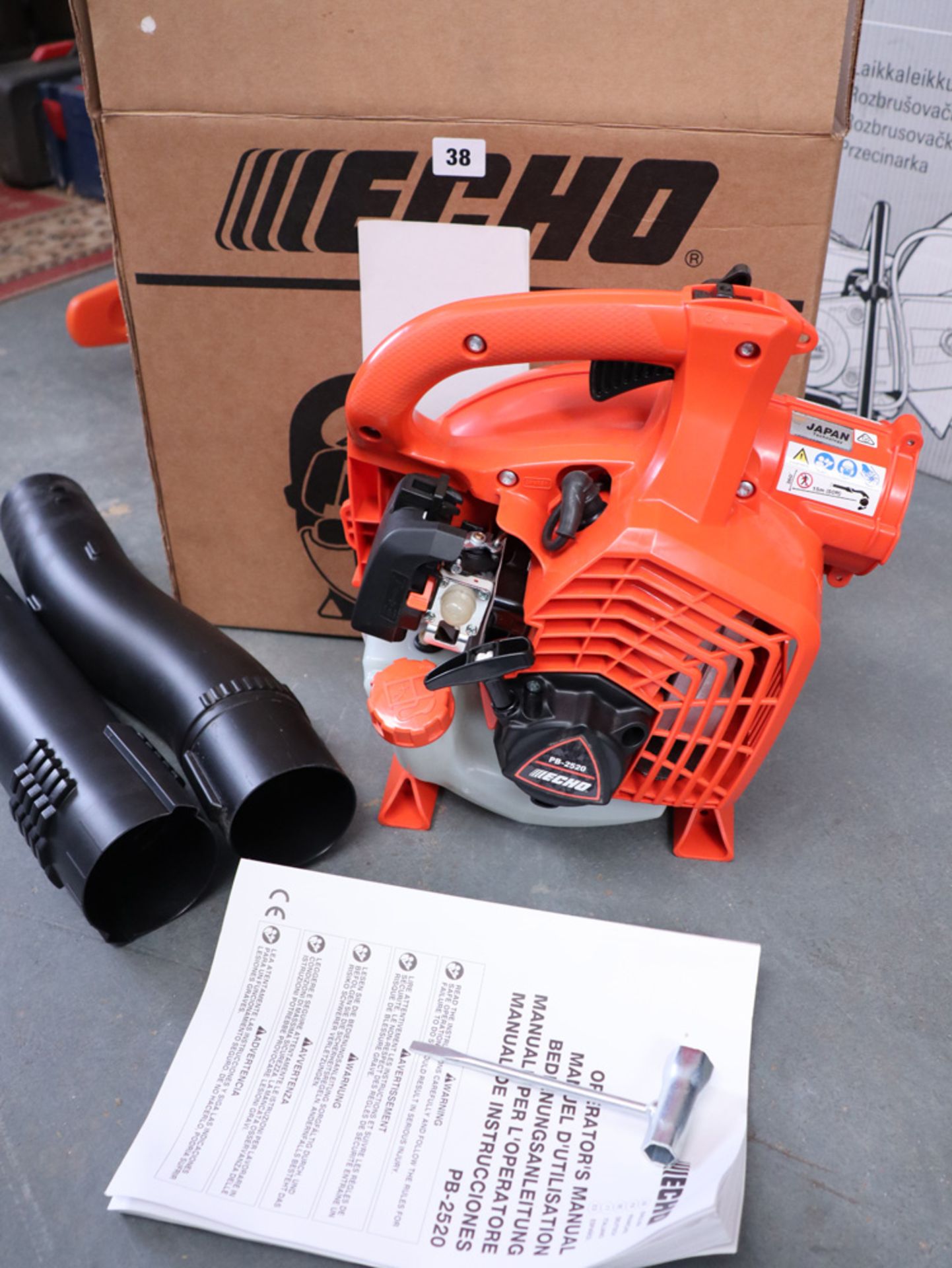 Echo PB2520 petrol engine garden blower in original box and instructions - Image 2 of 3