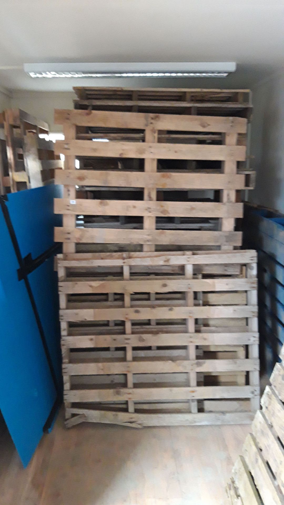 Approx. 40 assorted pallets