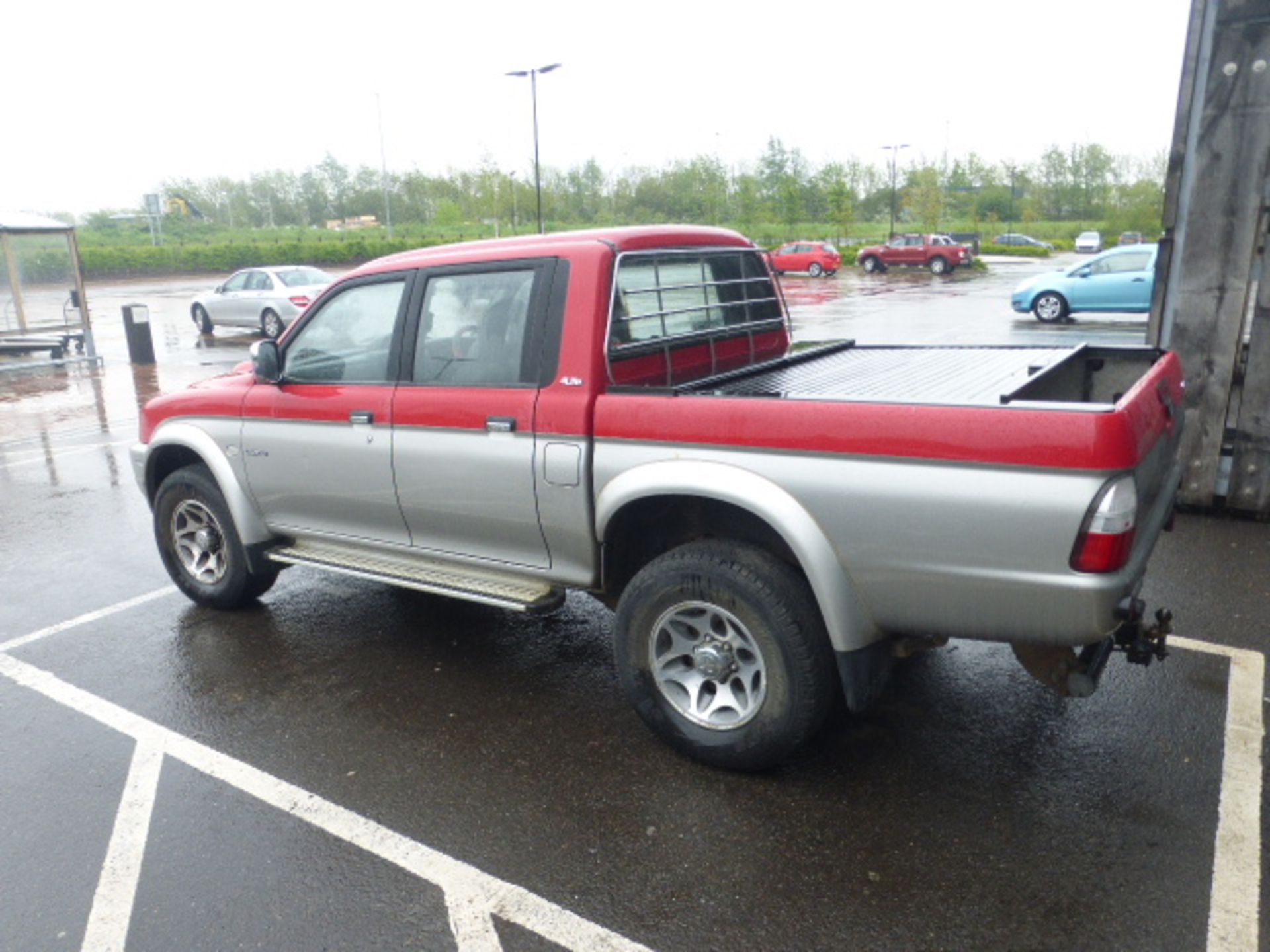 YB54 WNL (2005) Mitsubishi L200 2.5td 4-Life 4WD, 2477cc diesel in red/silver MOT: 14/5/21 - Image 4 of 8