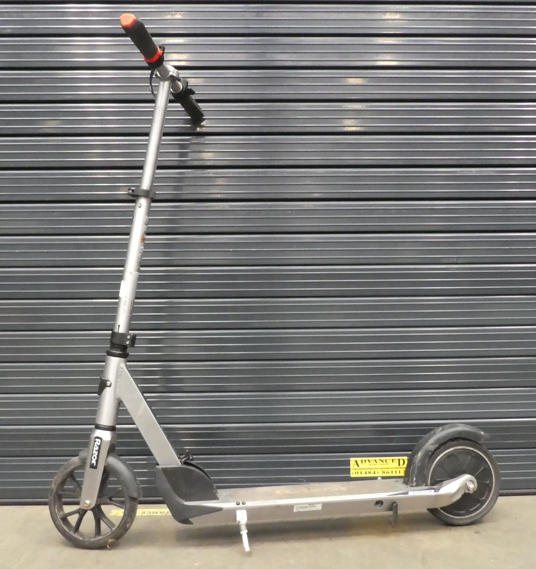 Silver Razor scooter (no charger)