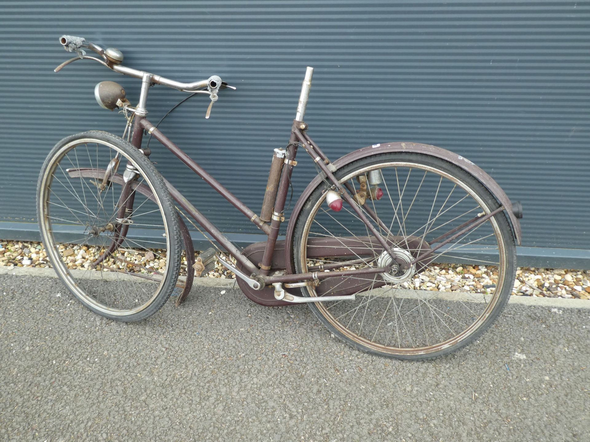 Vintage bike in burgundy (parts)