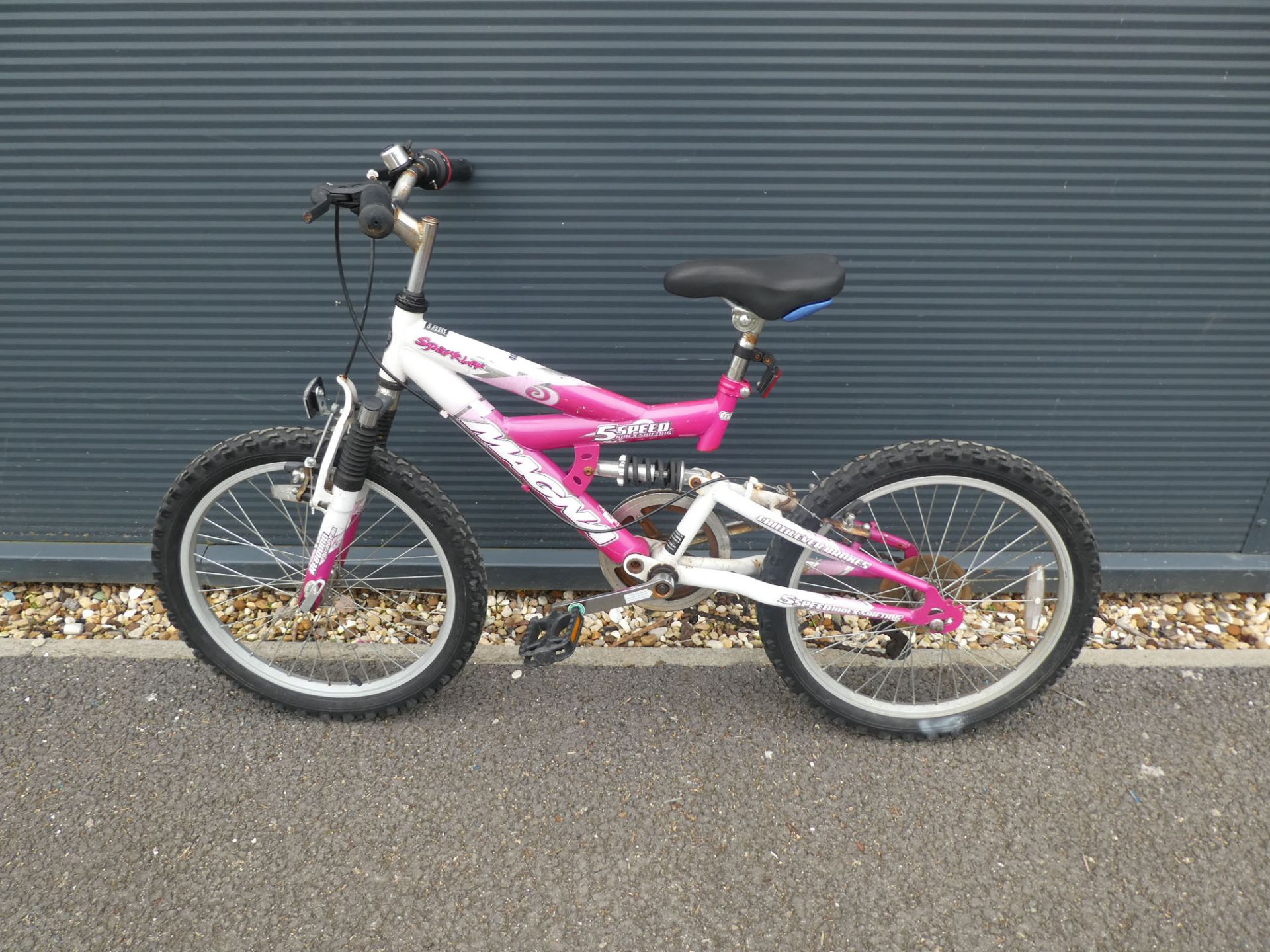 Full suspension 5 Speed Ammaco mountain bike in pink and white