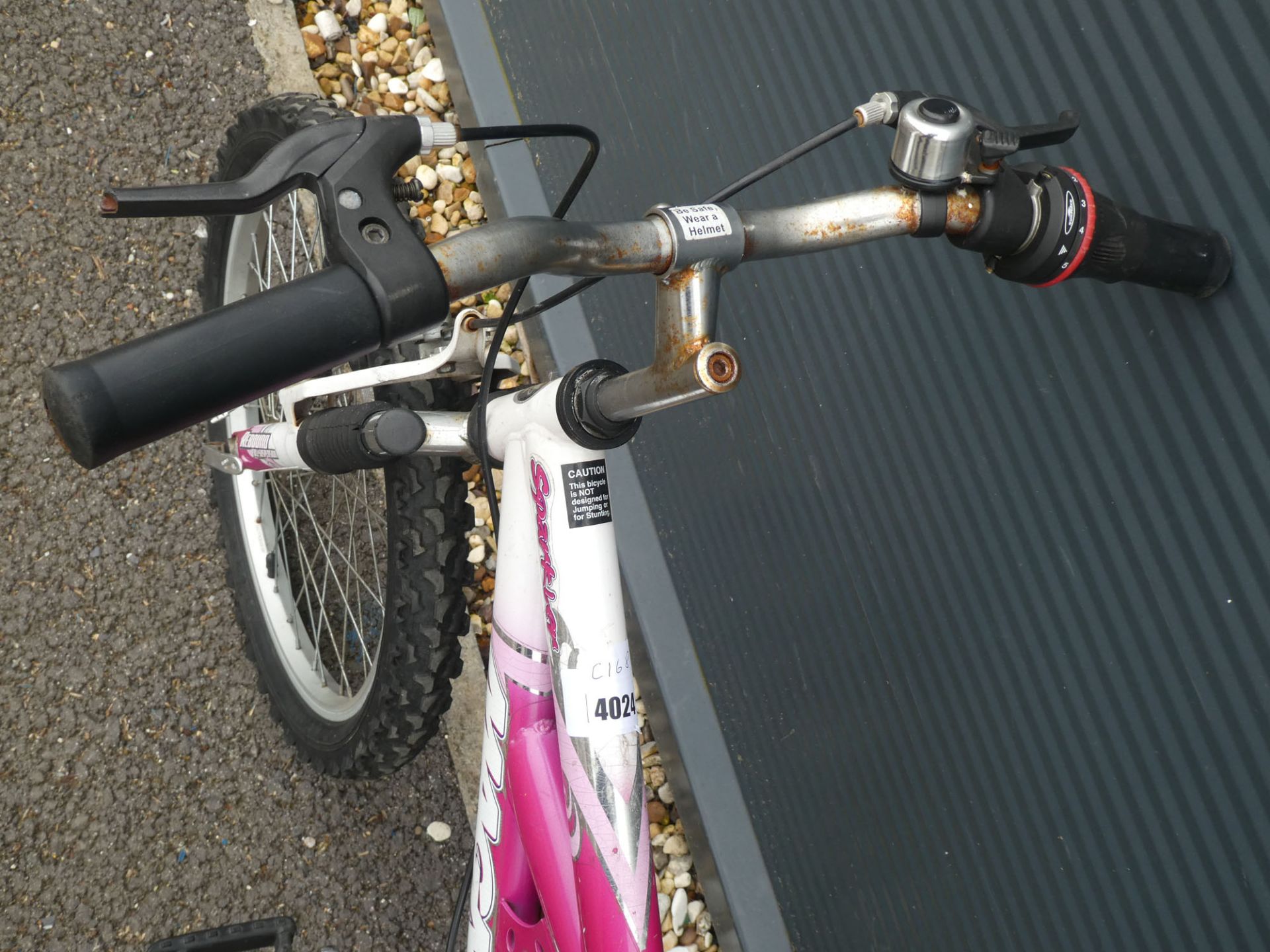 Full suspension 5 Speed Ammaco mountain bike in pink and white - Image 2 of 2