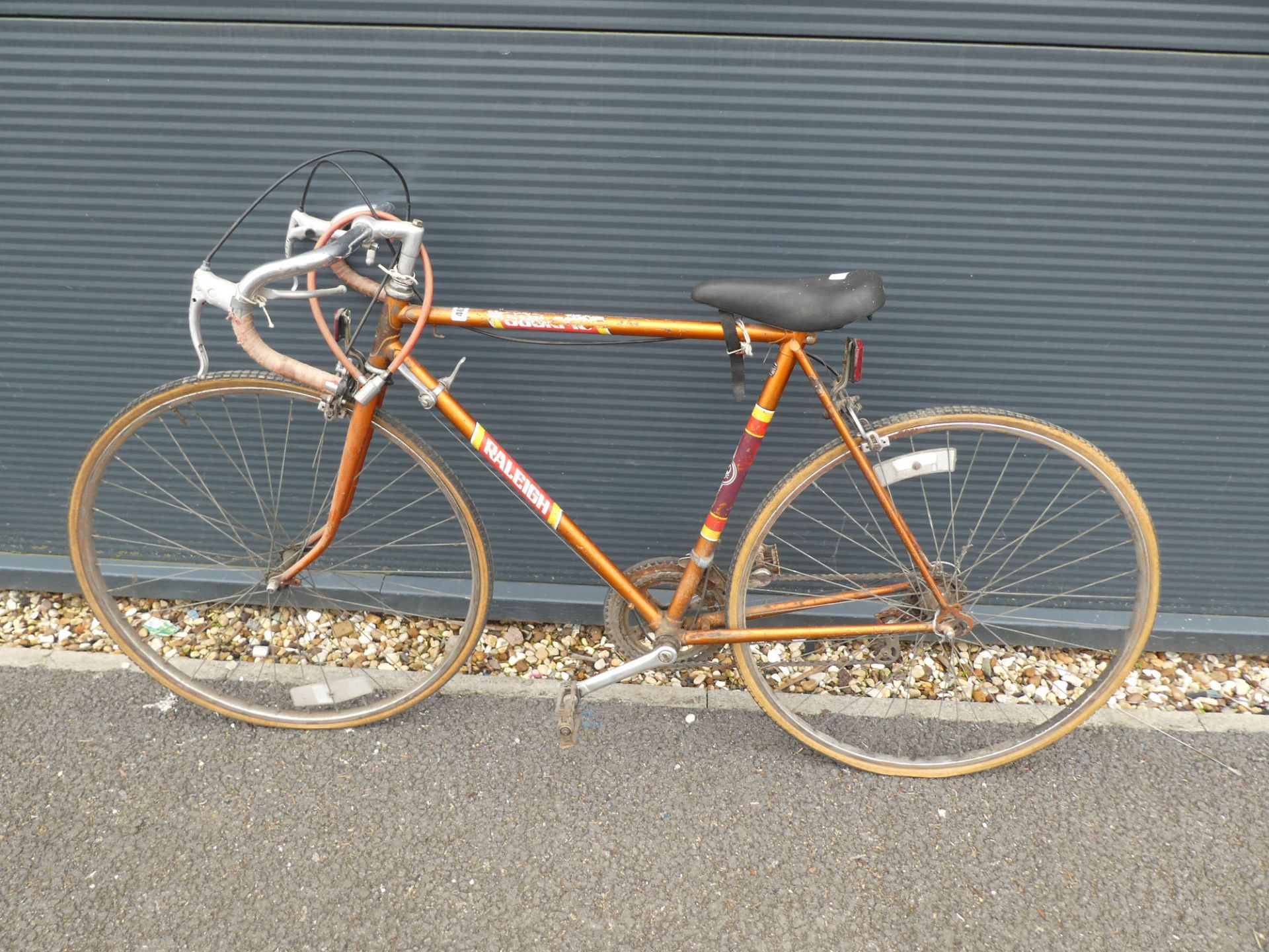 (5) Raleigh racing bike in gold