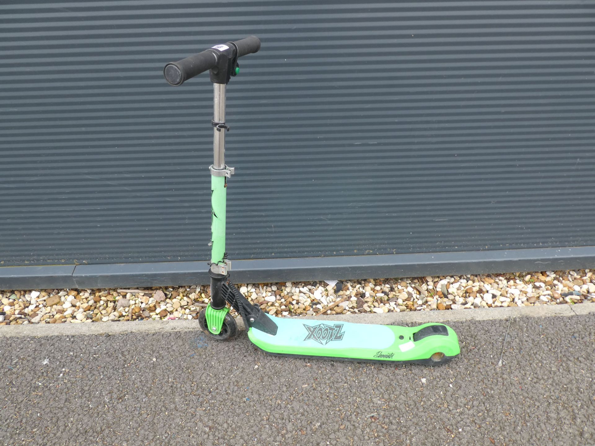 Xootz scooter in green