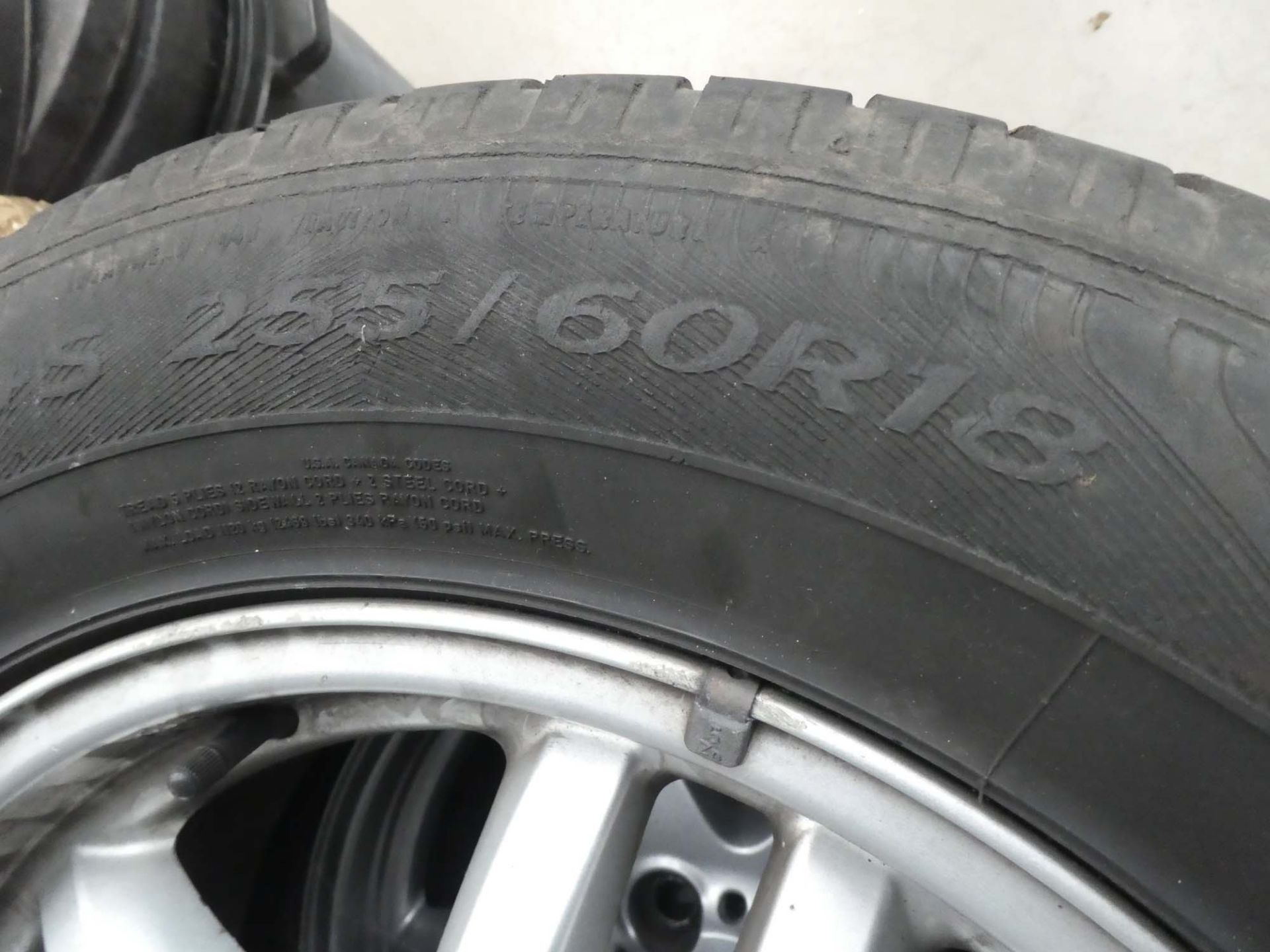 4 Land Rover alloy wheels and tyres, size 2556018 - Image 2 of 2