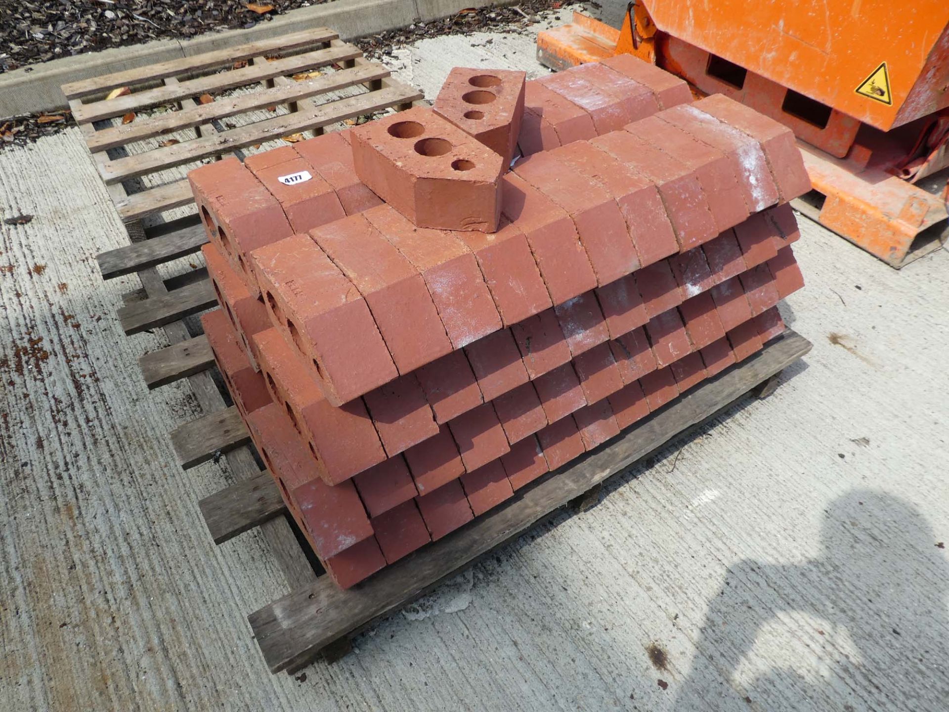 4164 2x pallets edging bricks