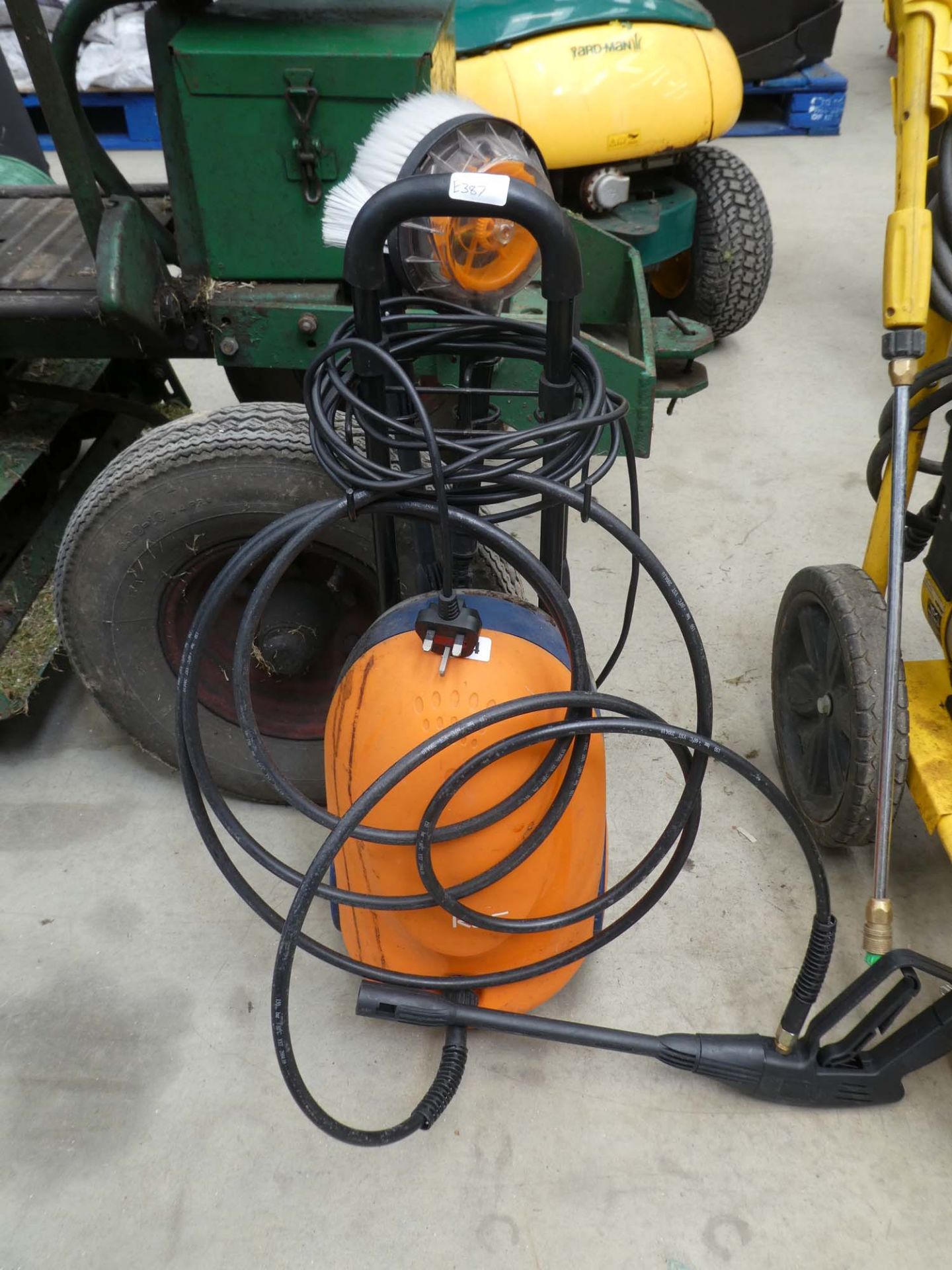 RAC electric pressure washer with wash brush