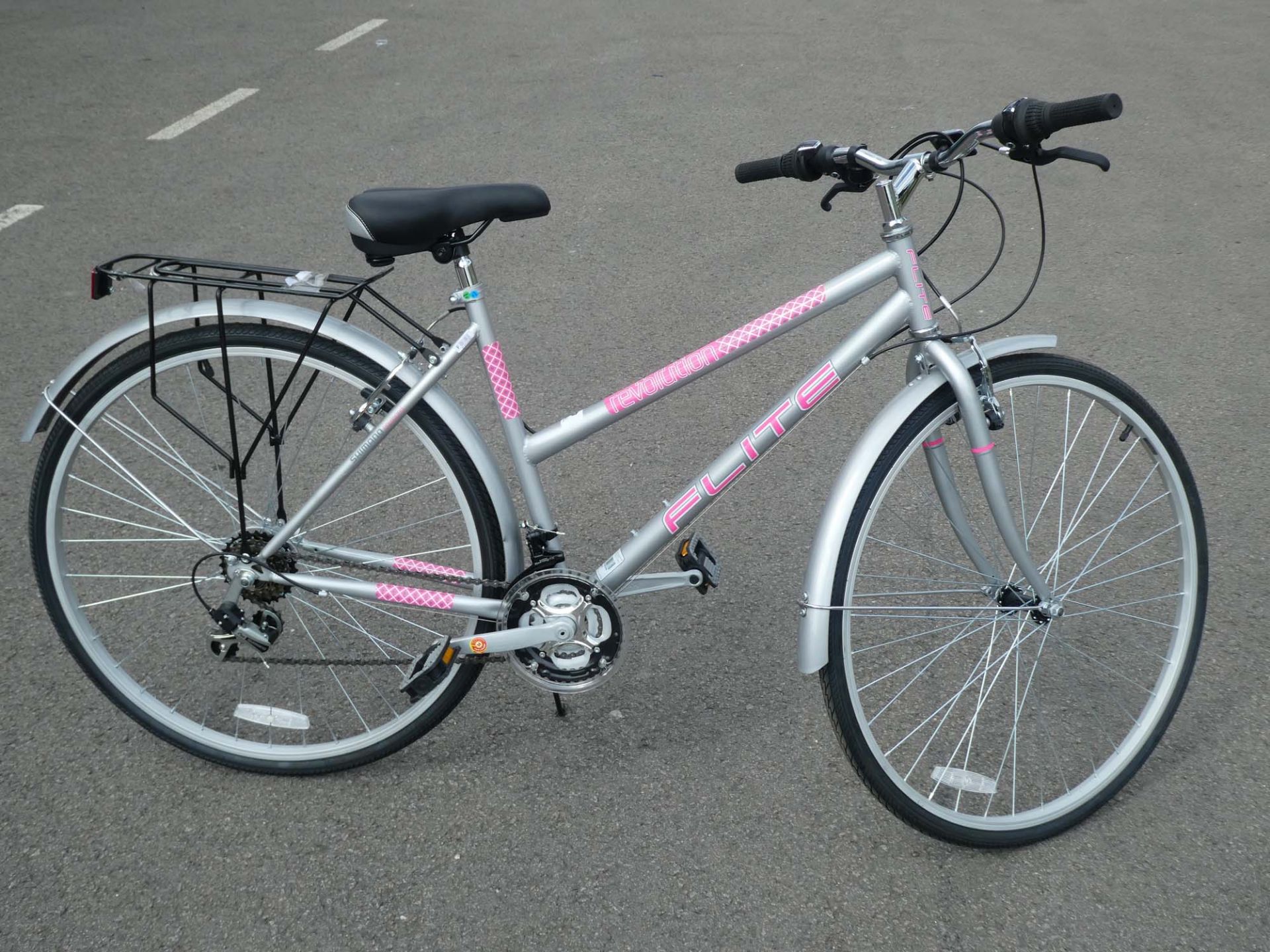 Revolution Elite grey and pink ladies bike - Image 3 of 3
