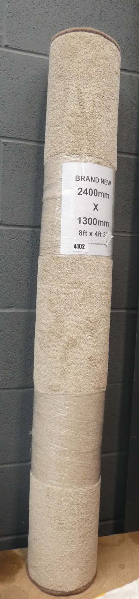 Beige roll of carpet approx. Approx. 2500mm x 1300mm