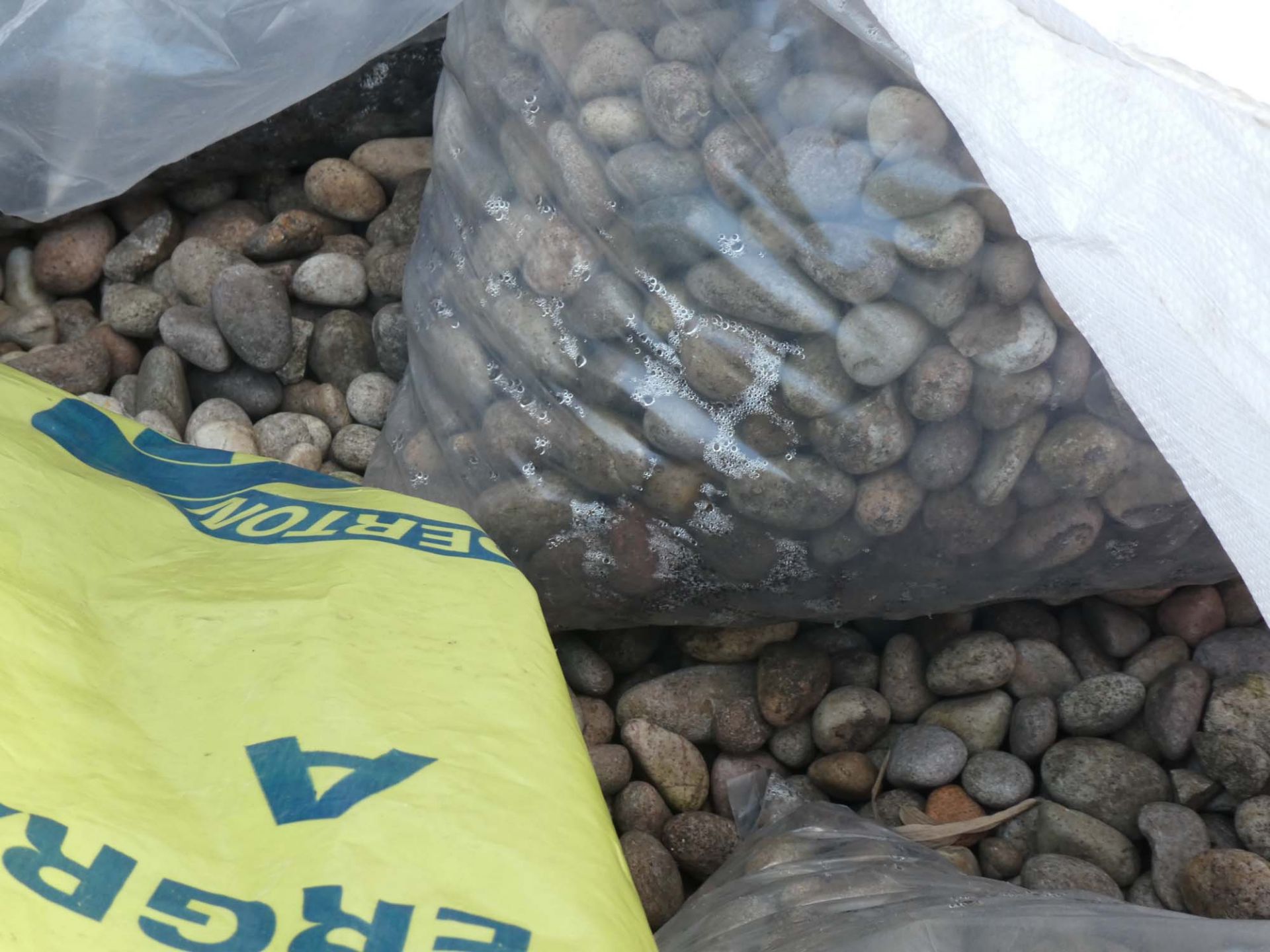 Large dumpy bag of pebble stones - Image 3 of 3