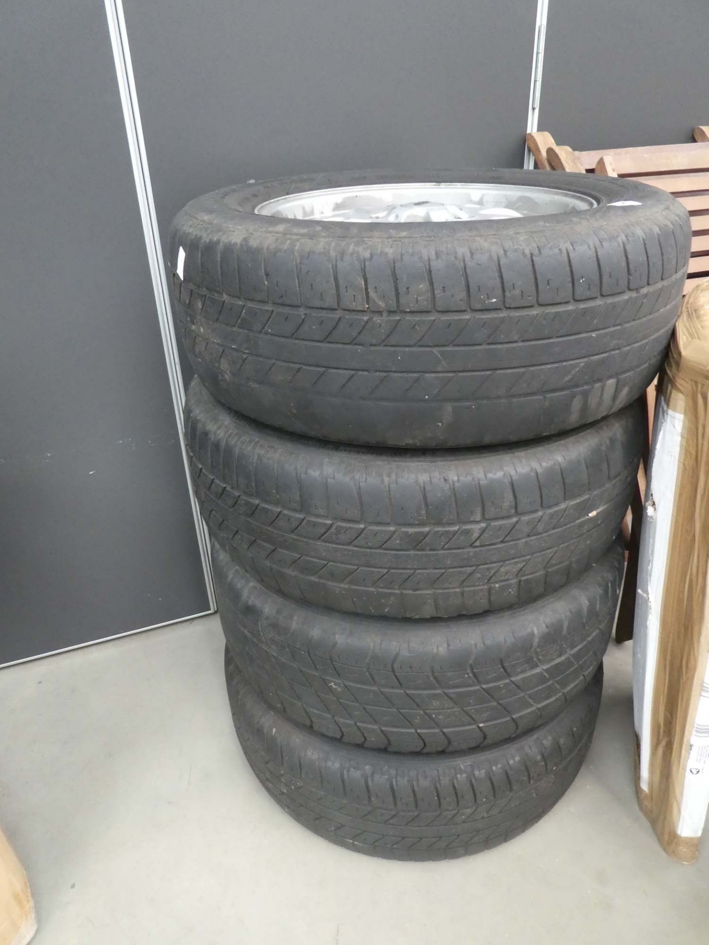 4 Land Rover alloy wheels and tyres, size 2556018