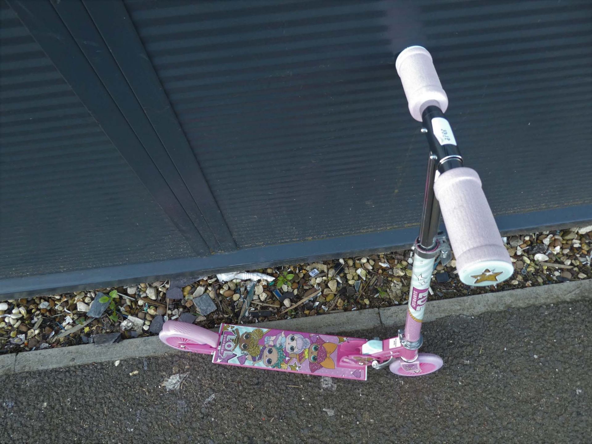 Pink LOL girls scooter - Image 2 of 2