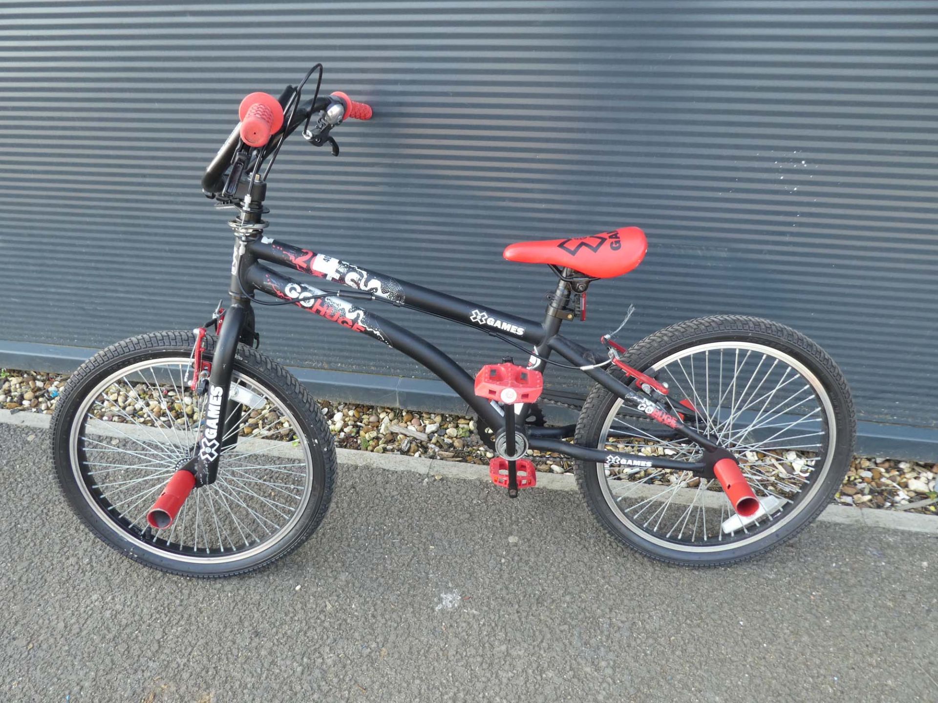 4021 Black and red BMX