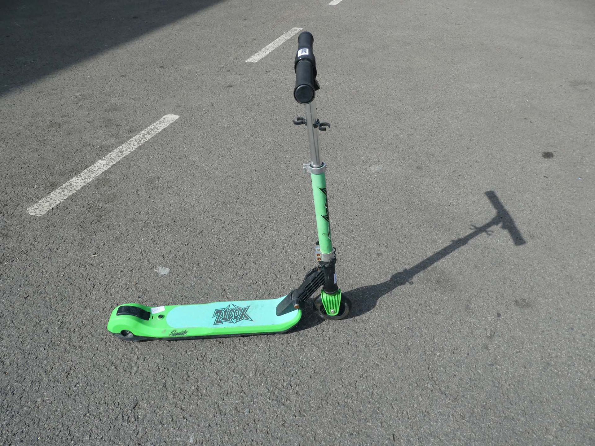 4037 Green scooter - Image 2 of 2