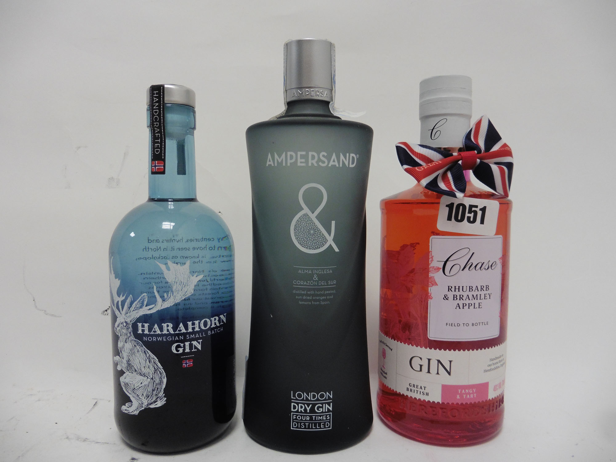 3 bottles, 1x Chase Rhubarb & Bramley Apple Herefordshire Gin 70cl 40%,