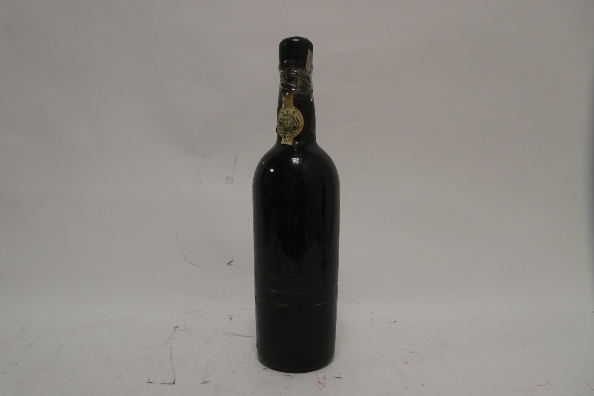 A bottle of Real Cia Velha Royal Oporto 1963 Vintage Port - Image 2 of 2