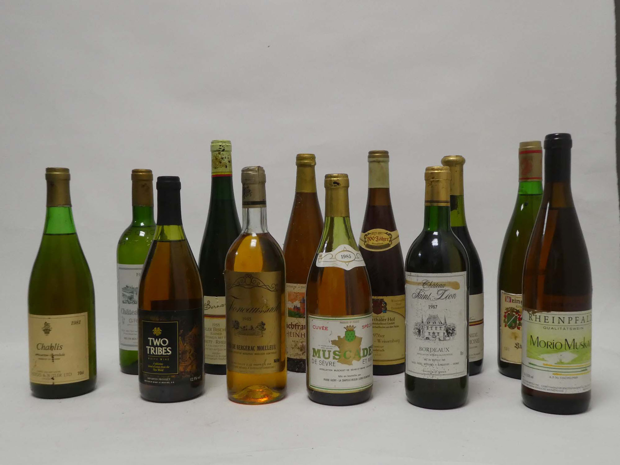 12 bottles, 1x Hedges & Butler 1981 Chablis,