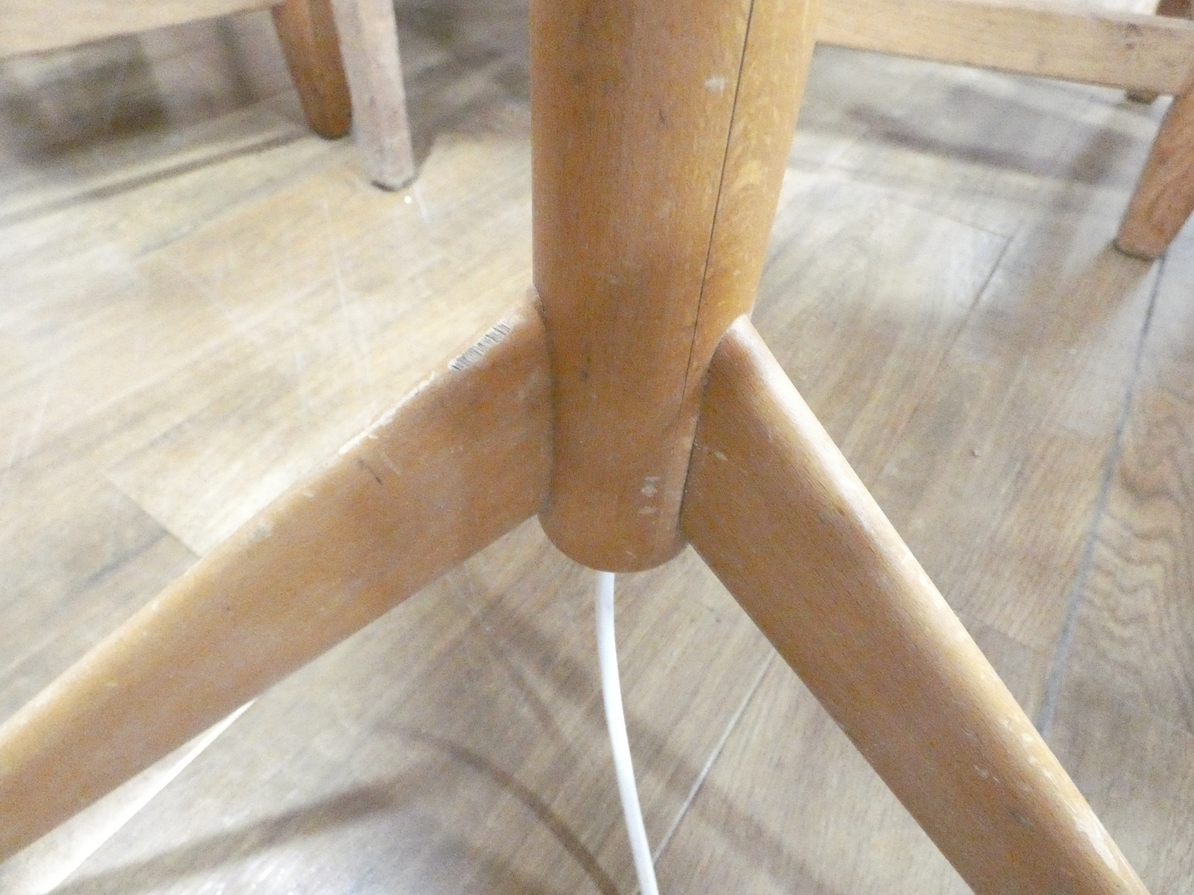 A 1960's beech tripod floor lamp with a yellow shade CONDITION REPORT: Split to side, - Image 3 of 8