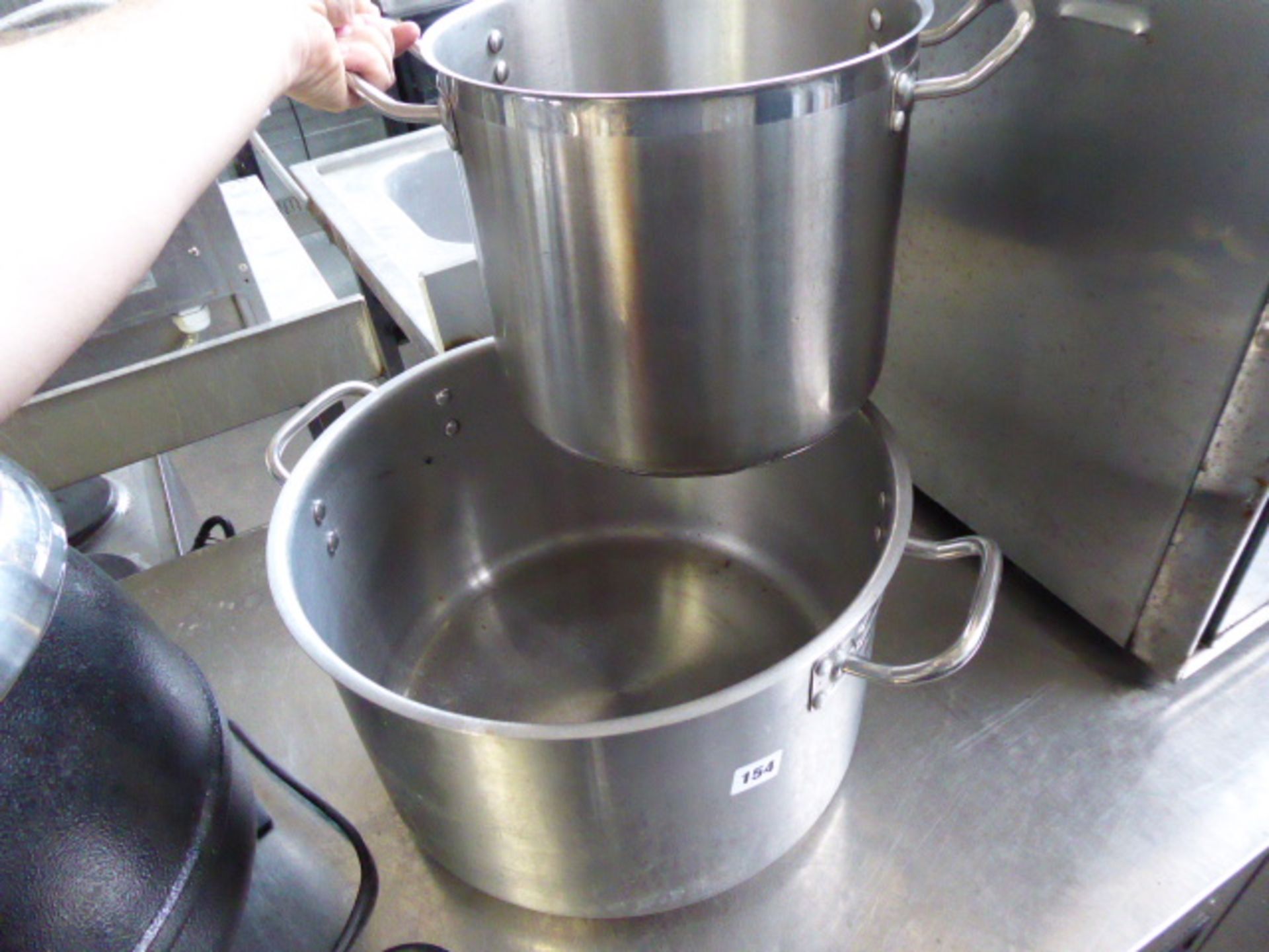 2 large saucepans with 2 handles