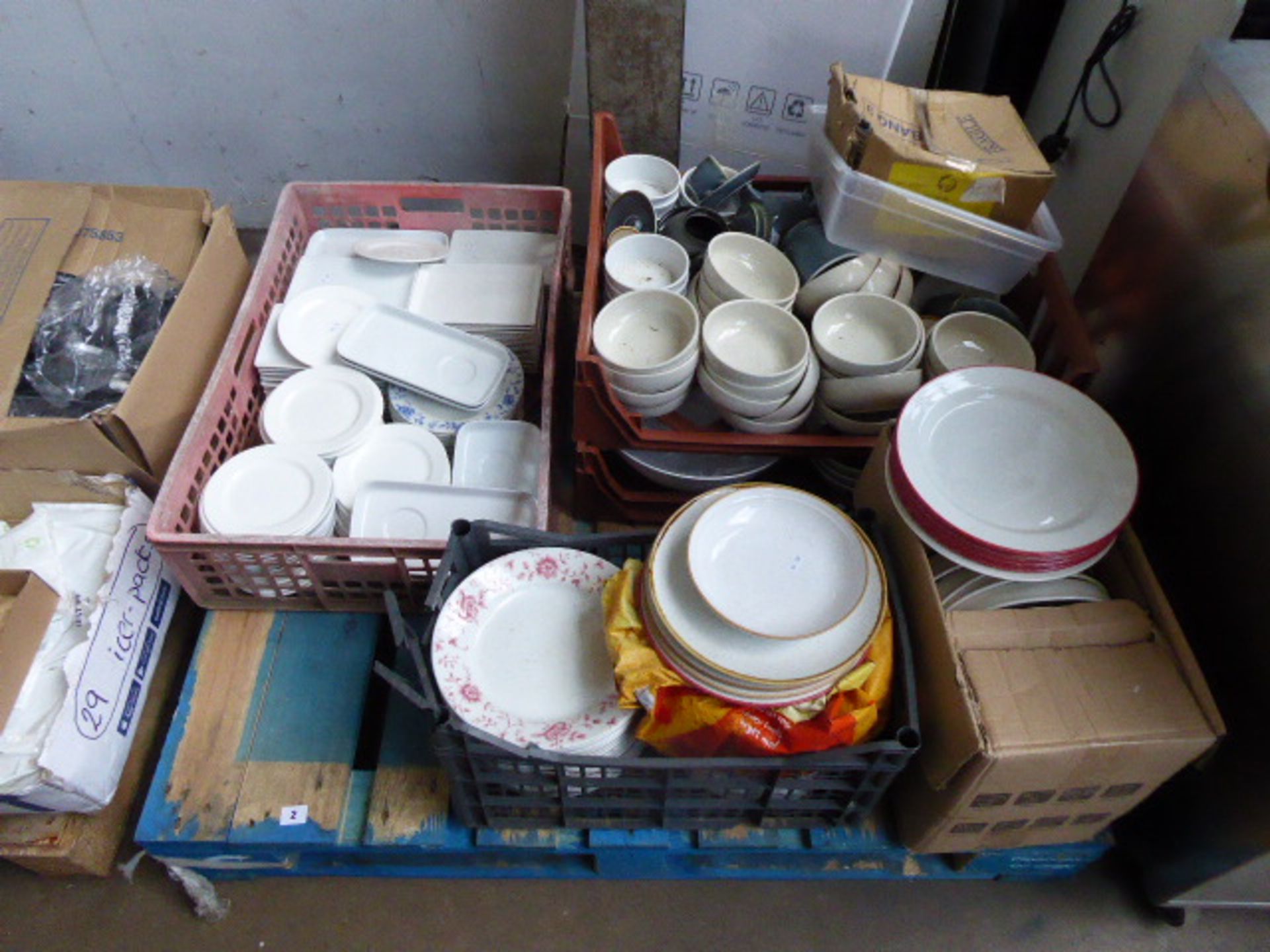 Pallet of assorted crockery