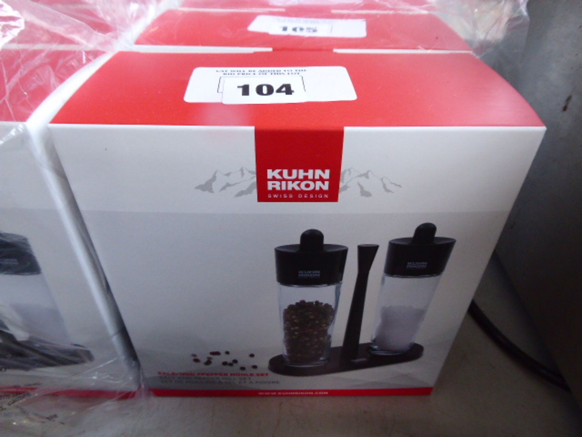 (446) 2 Kuhn Rikon salt and pepper mill sets