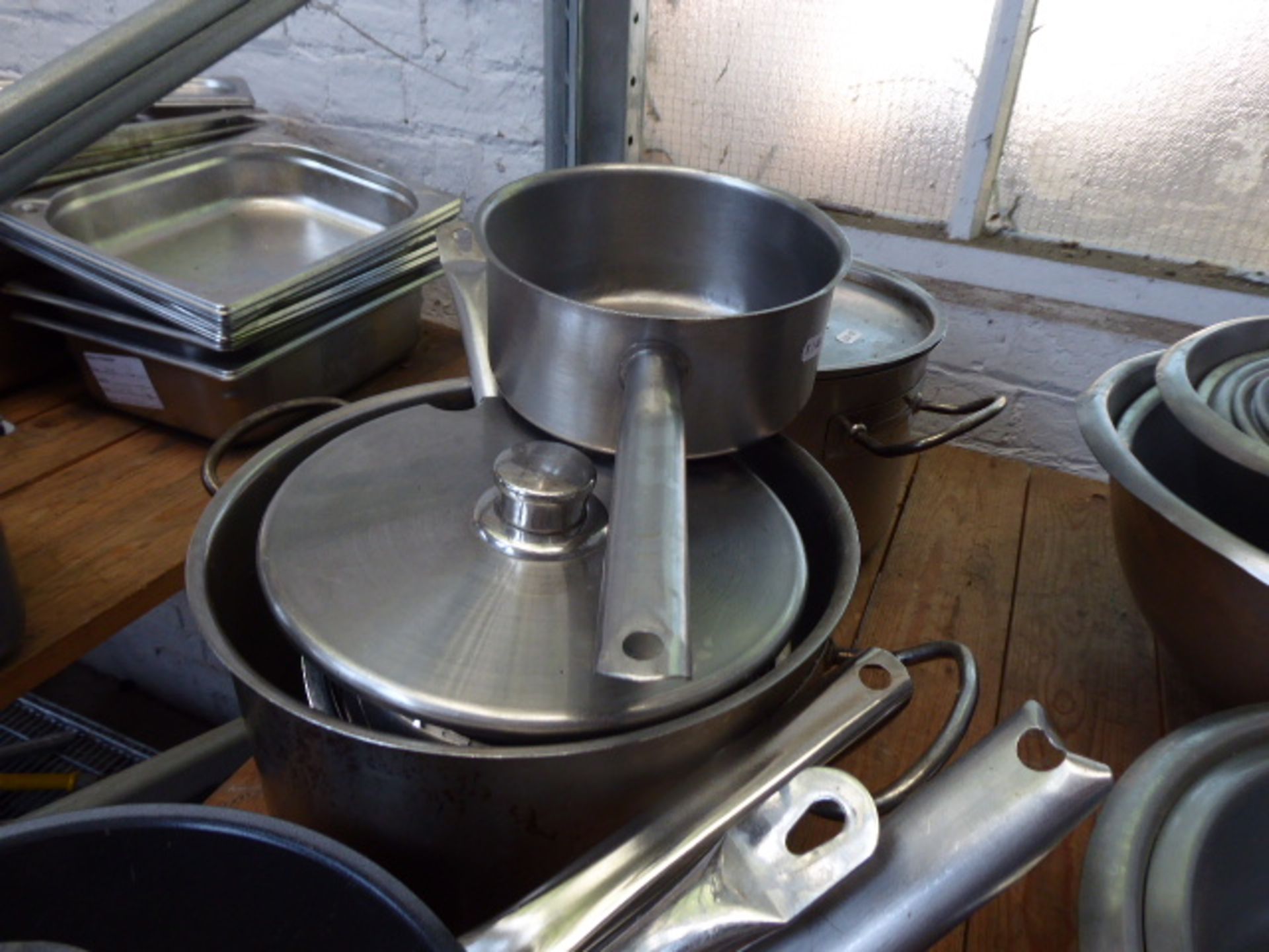 7 assorted stainless steel and aluminium cooking pots, some with lids - Image 2 of 2