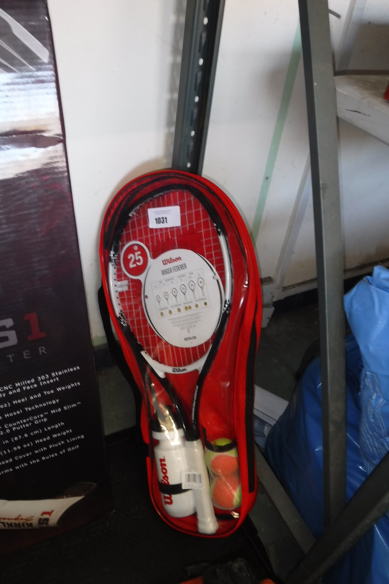 Wilson Roger Federer tennis racket set comprising tennis racket, 2 tennis balls and Wilson branded
