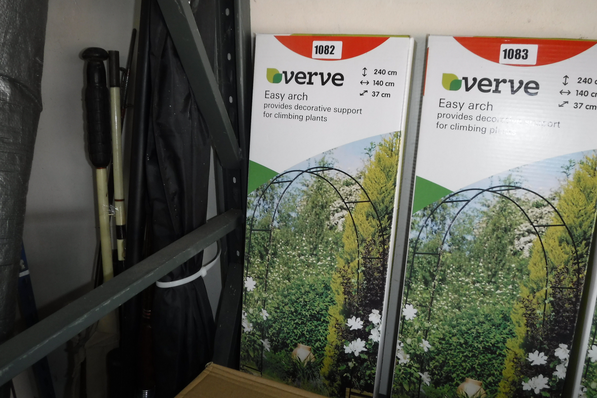 Boxed Verve easy arch, 240cm (h) x 140cm (w)