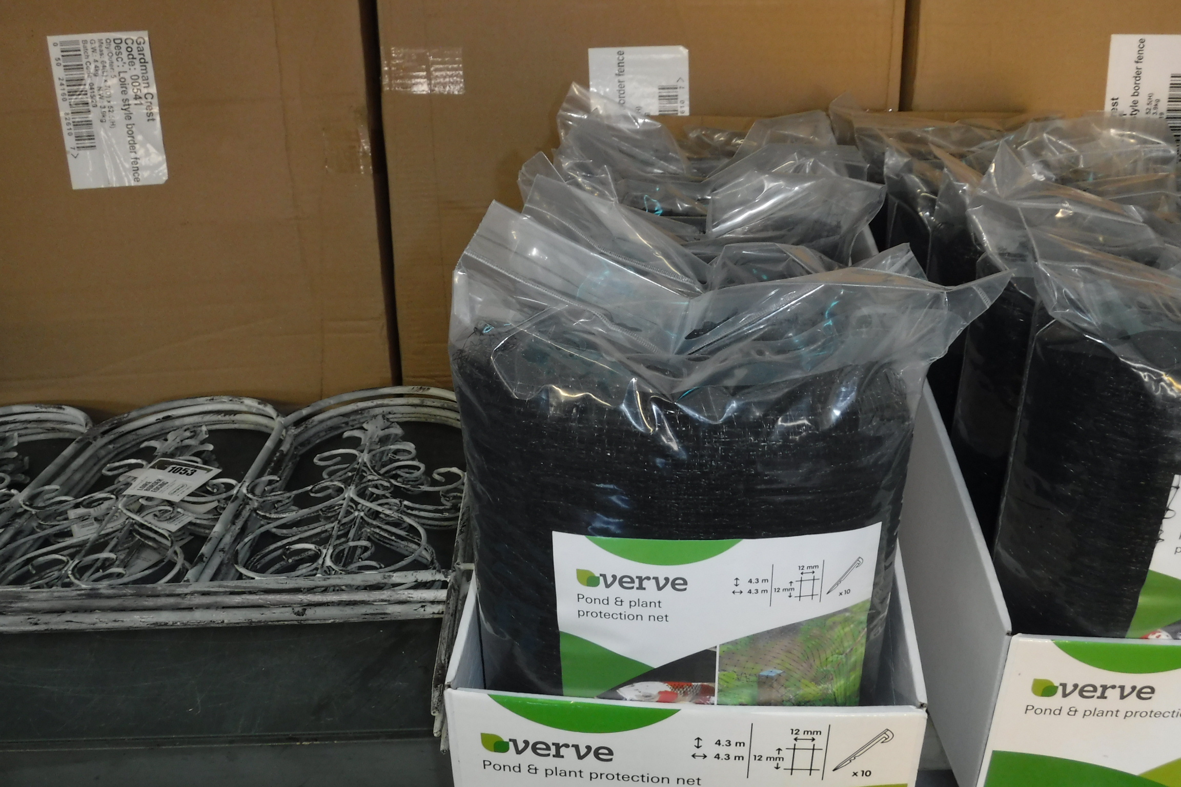 Box containing 6 Verve pond and plant protection nets