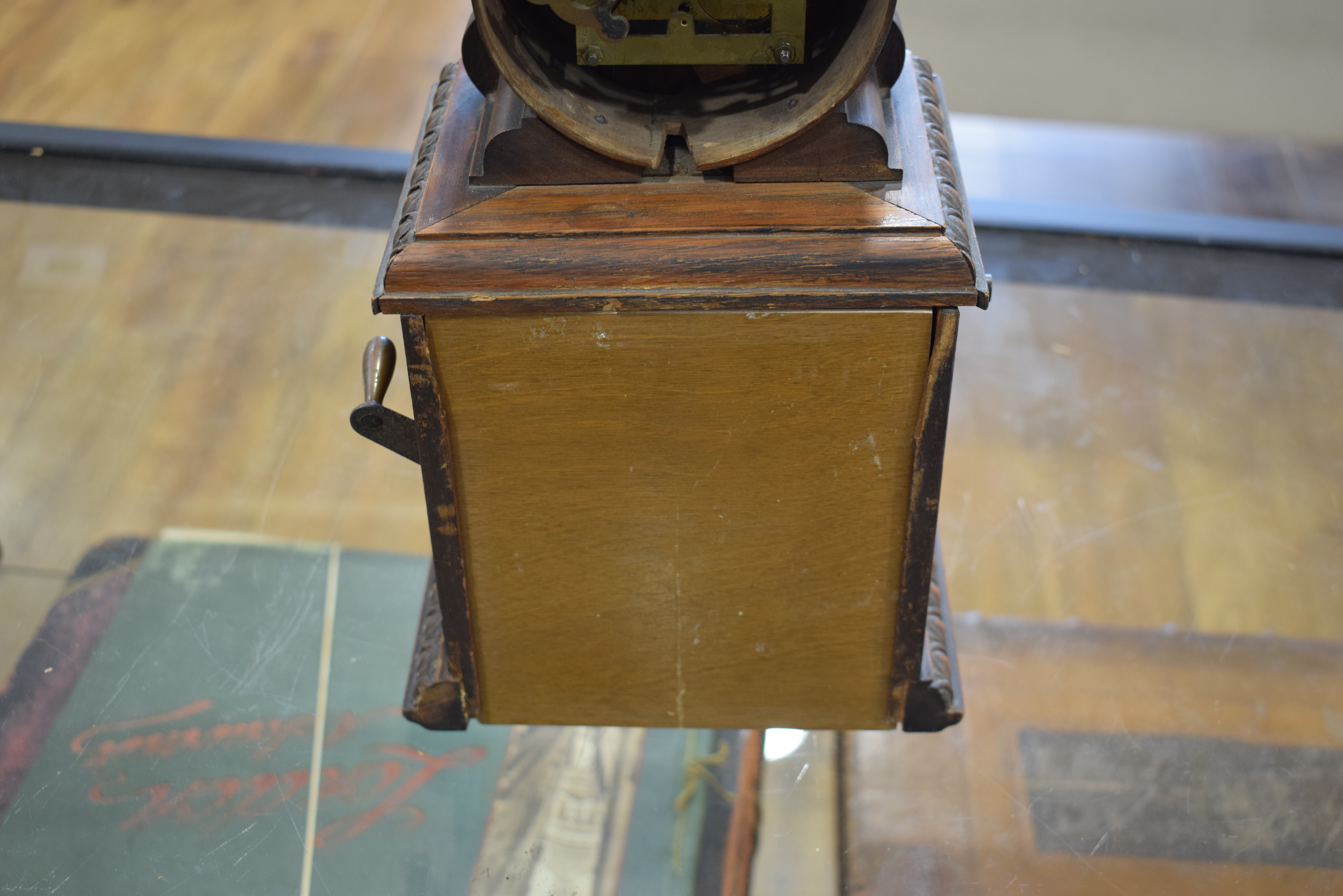 A late 19th century German oak cased polyphone mantel clock, DRP 126993, h. - Image 6 of 9