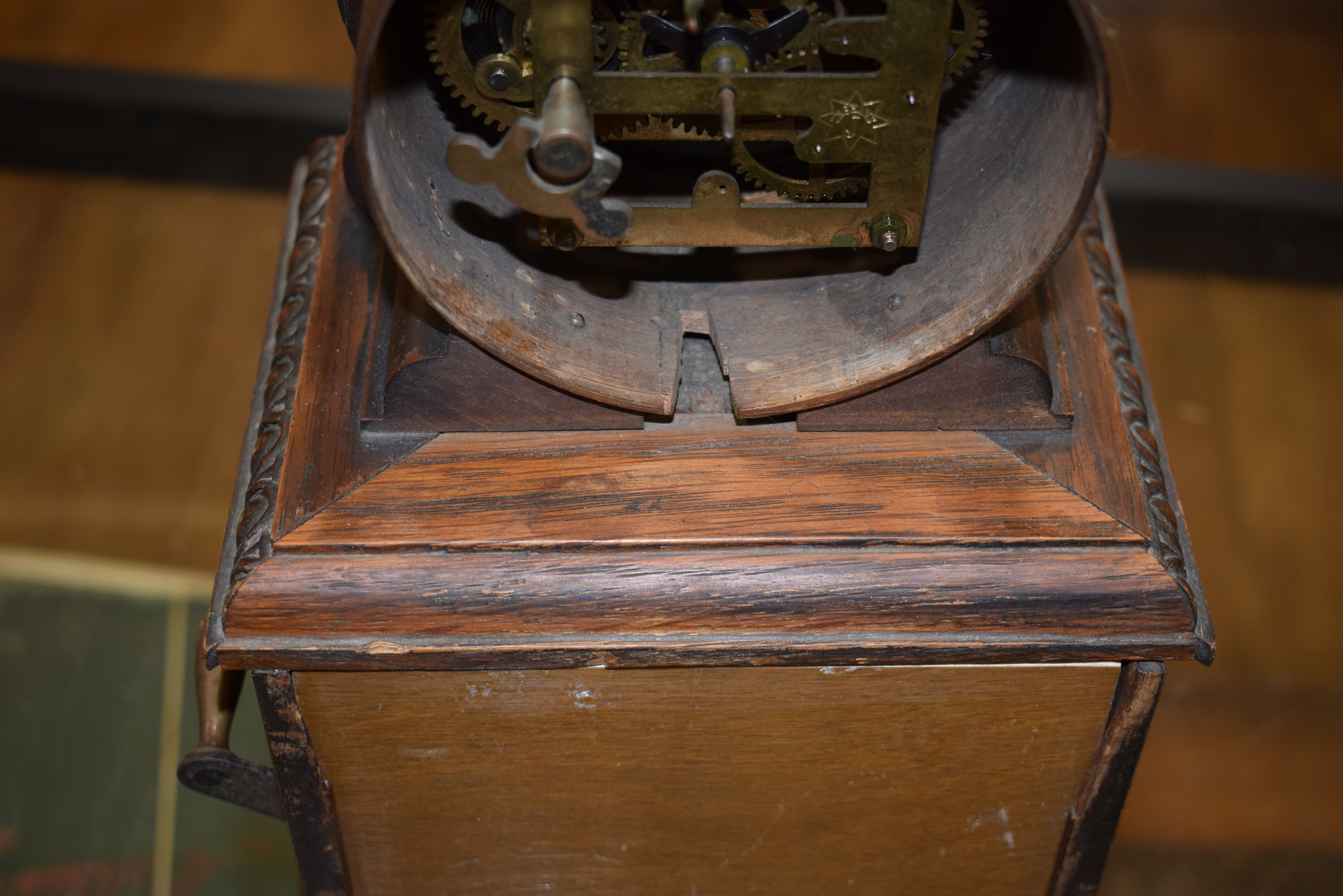 A late 19th century German oak cased polyphone mantel clock, DRP 126993, h. - Image 7 of 9